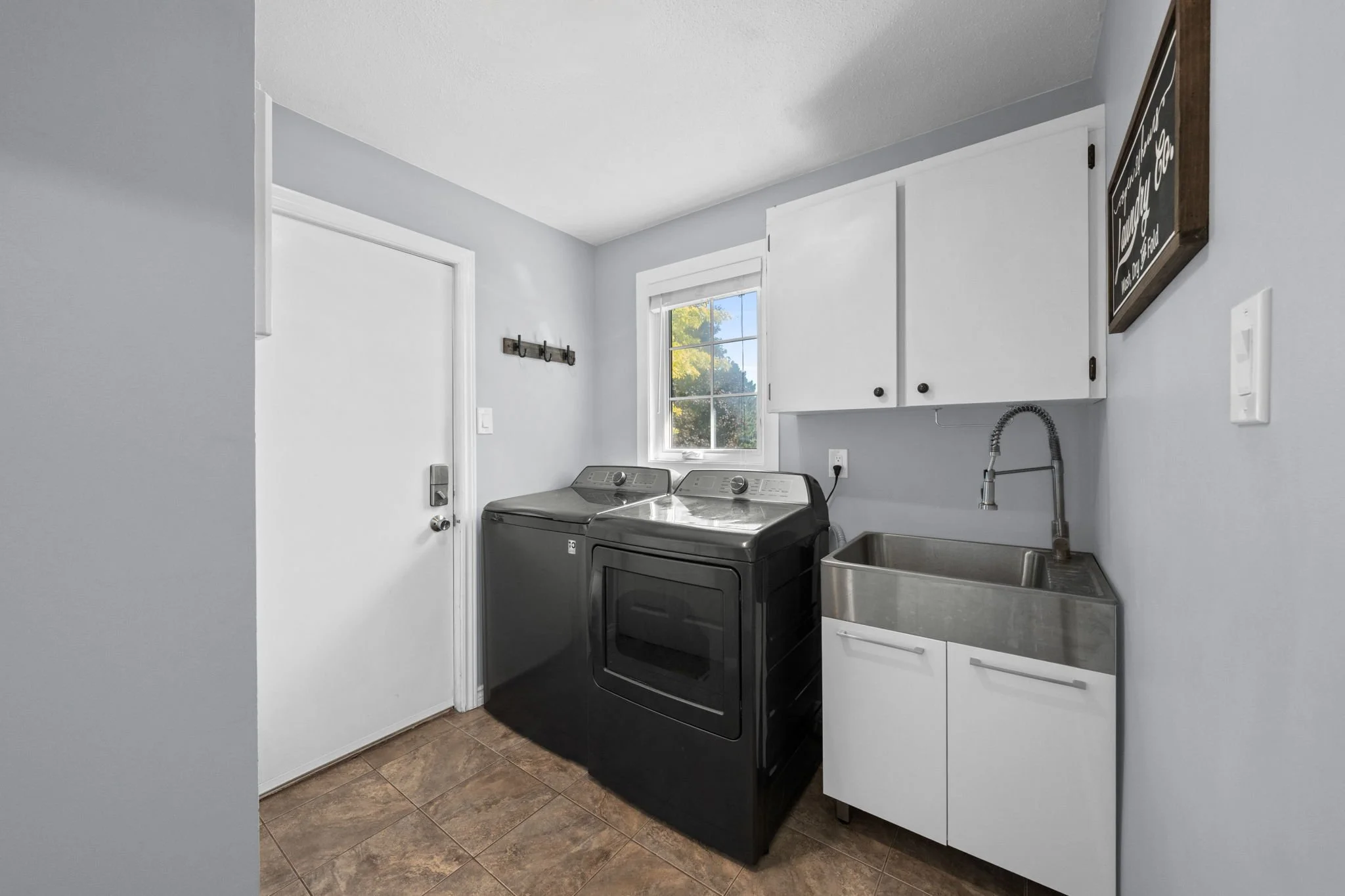27-web-or-mls-109 Inniskillin Drive-48.jpg