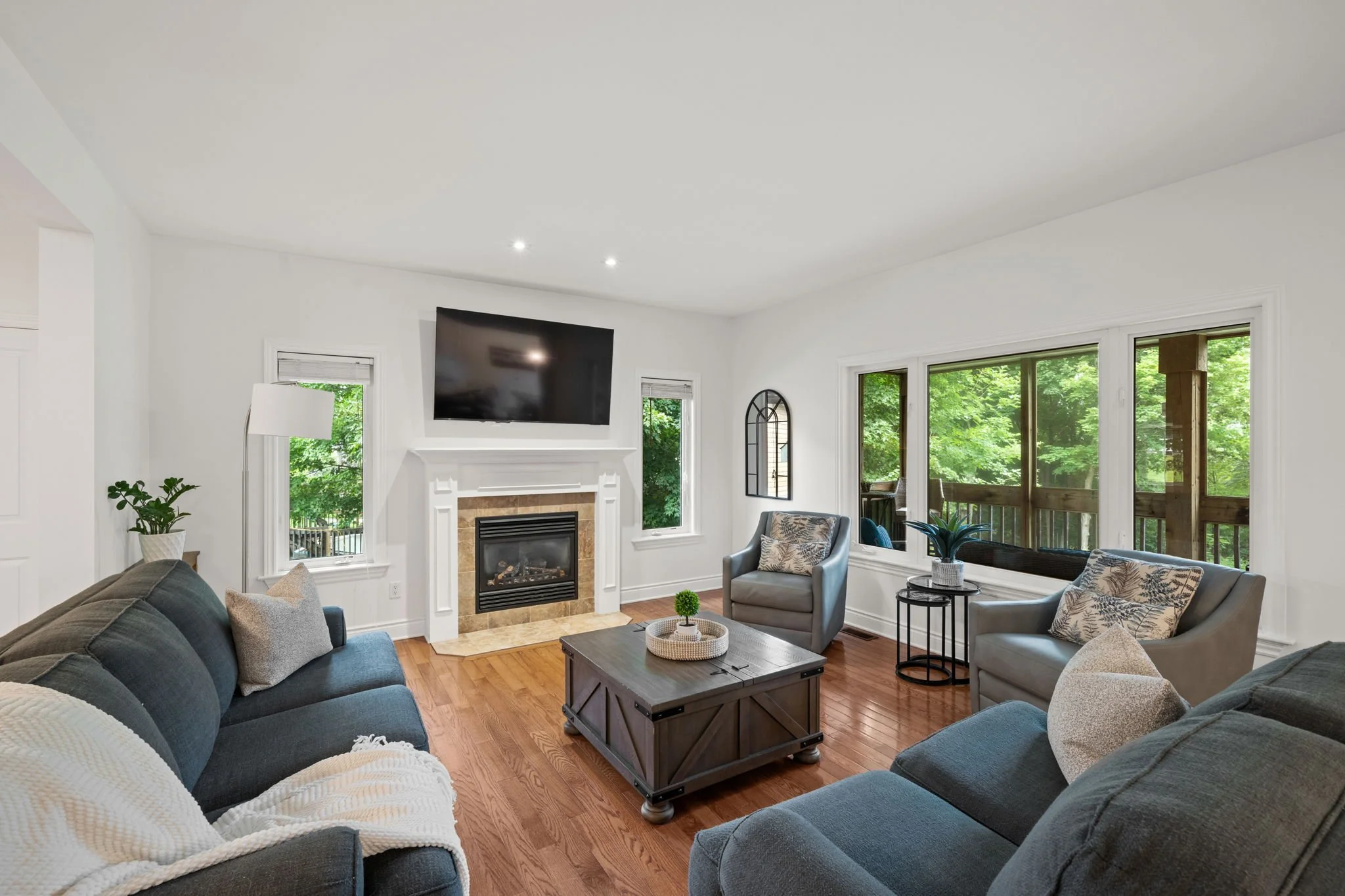 12-web-or-mls-876 Centre Street-12.jpg