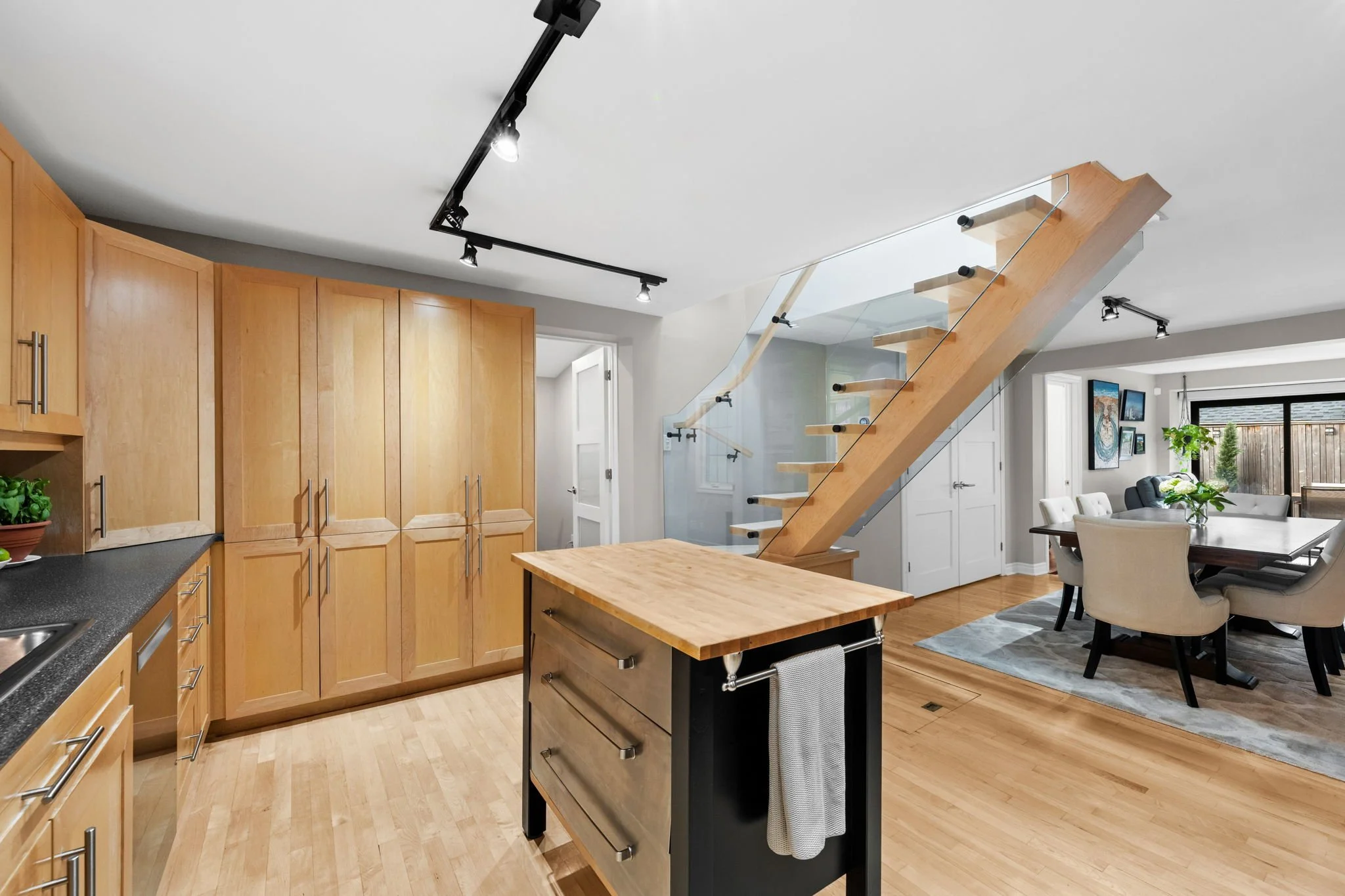 15-web-or-mls-4 Avon Lane-39.jpg