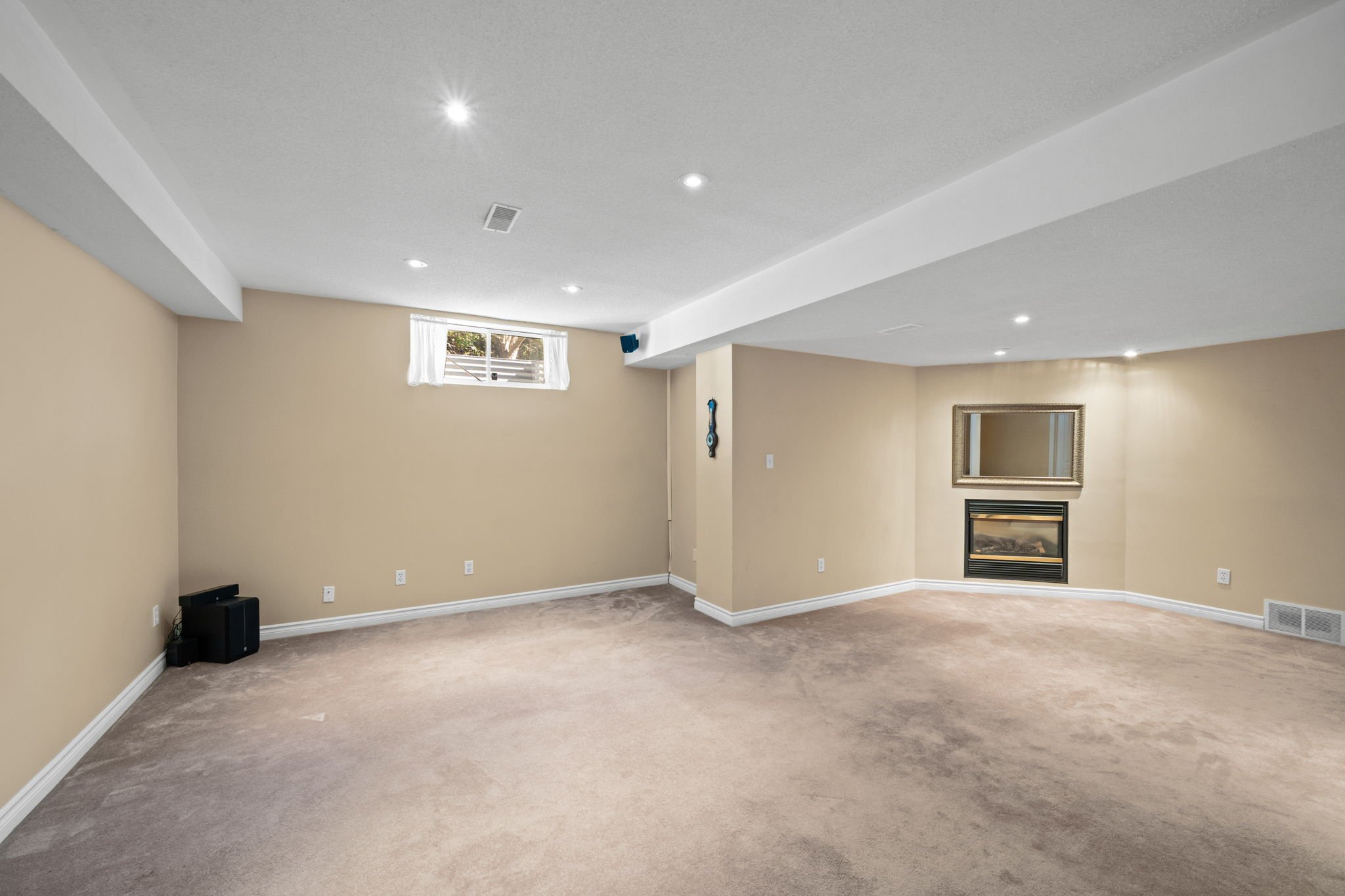 39-web-or-mls-4 Burnstead Crescent-8.jpg