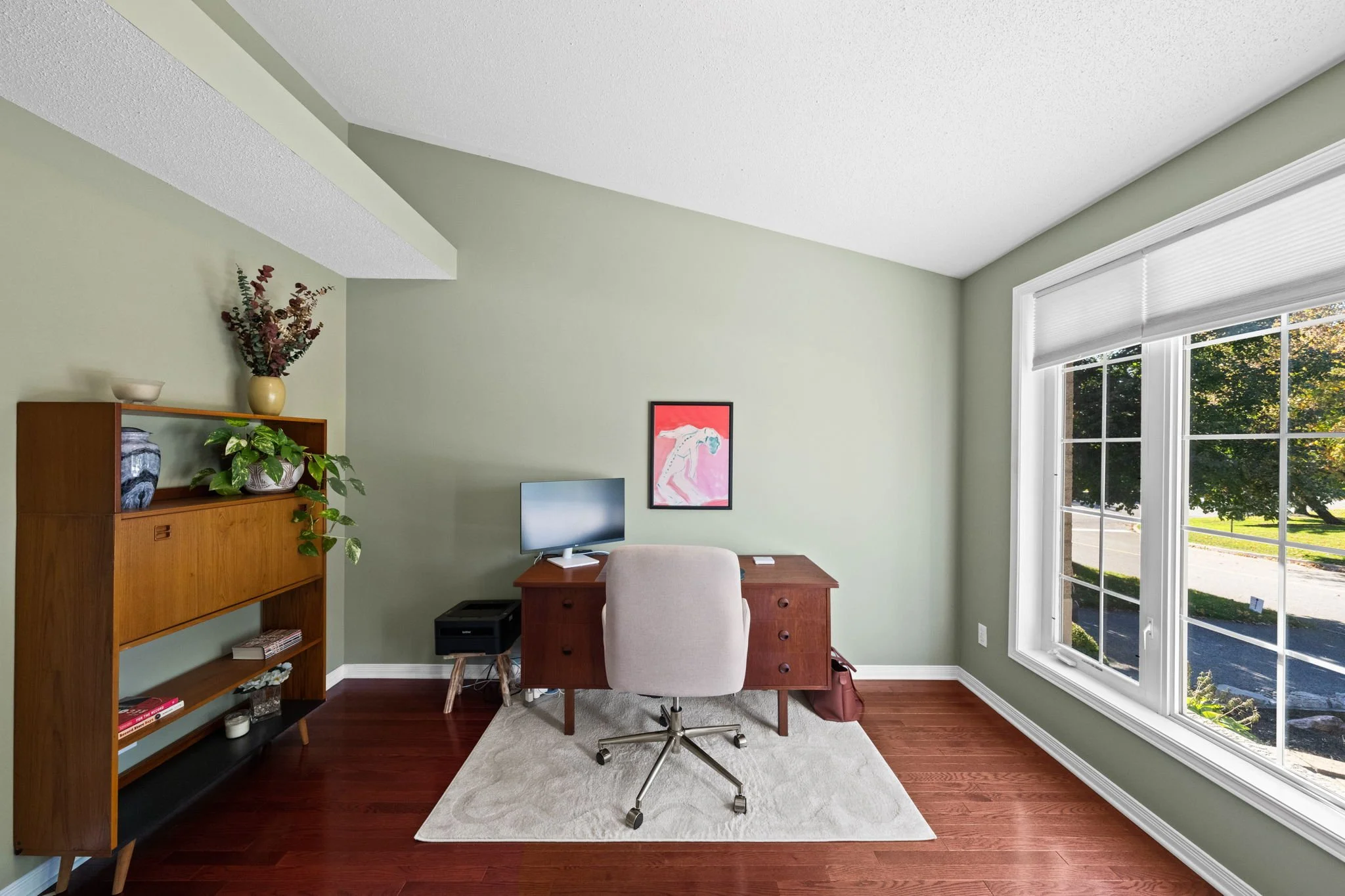 32-web-or-mls-4 Burnstead Crescent-36.jpg