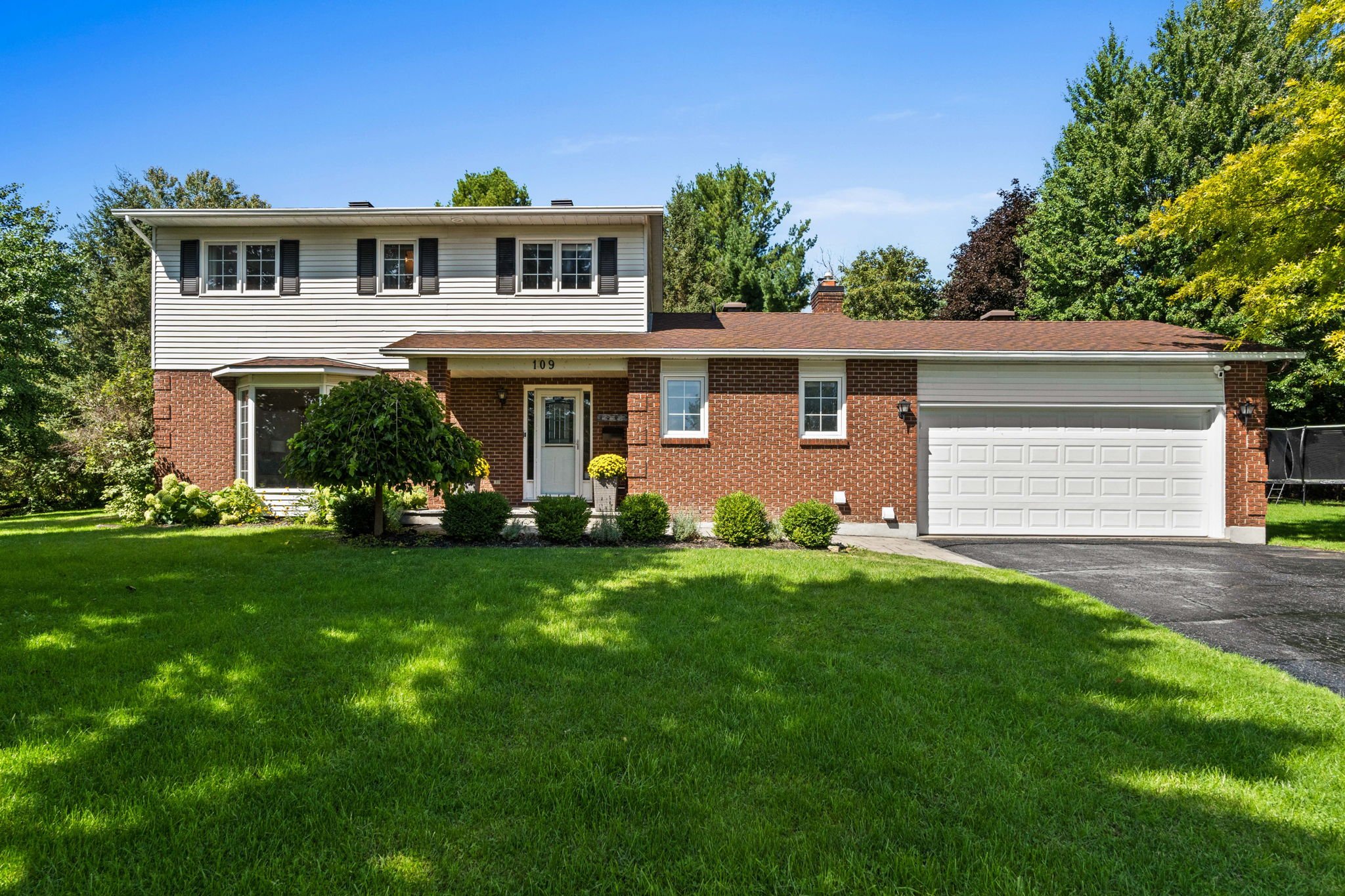 5-web-or-mls-109 Inniskillin Drive-16.jpg