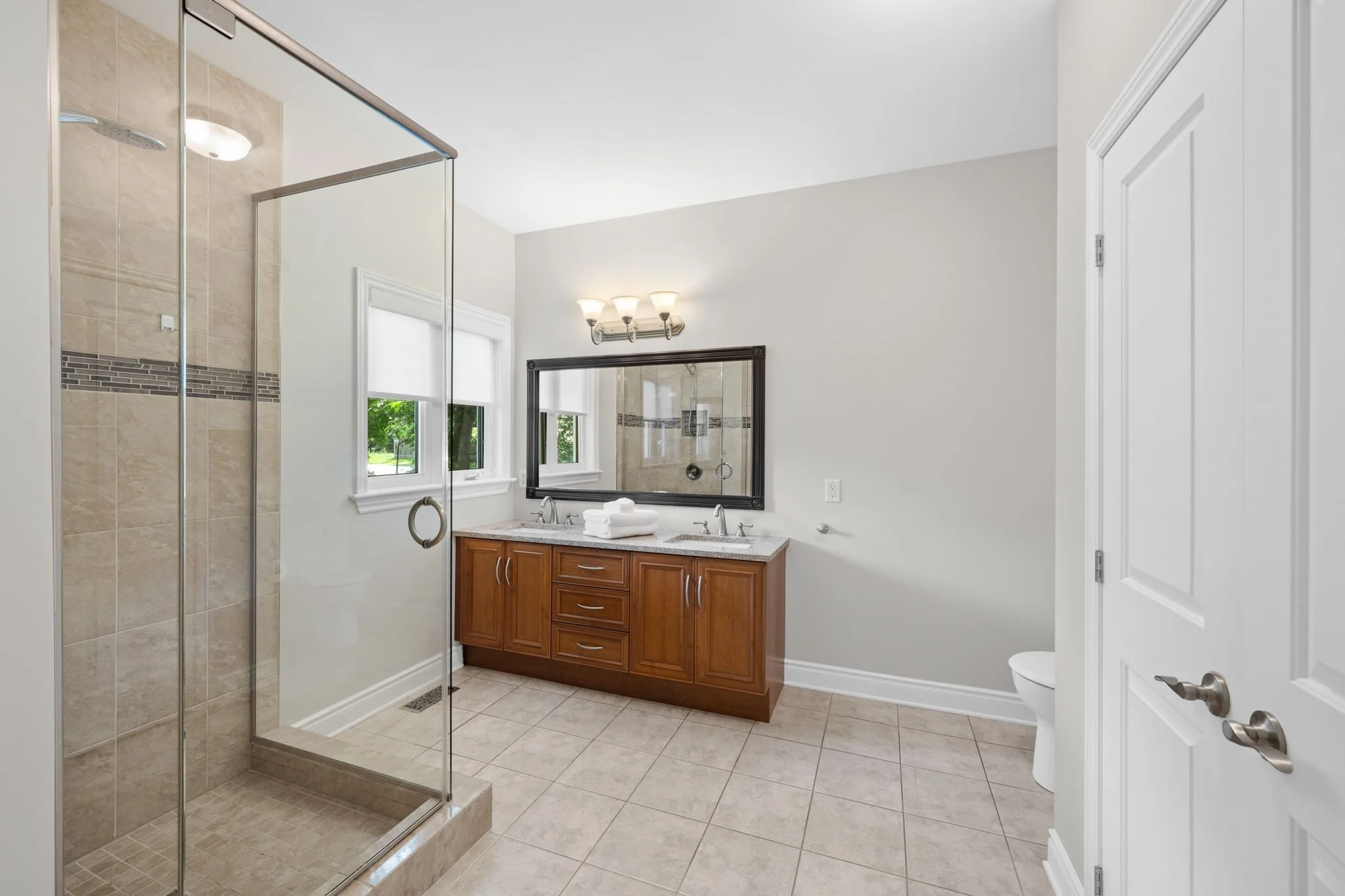 30-web-or-mls-876 Centre Street-28.jpg