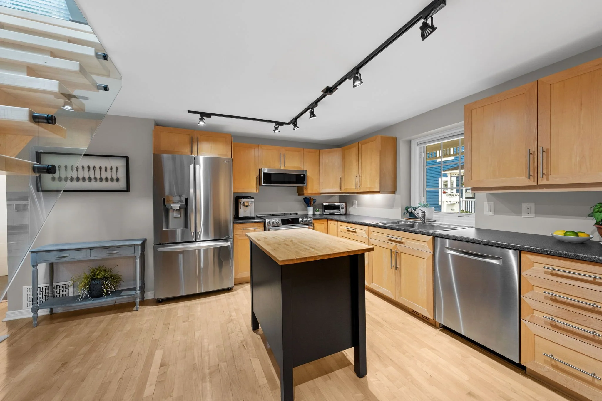 12-web-or-mls-4 Avon Lane-36.jpg