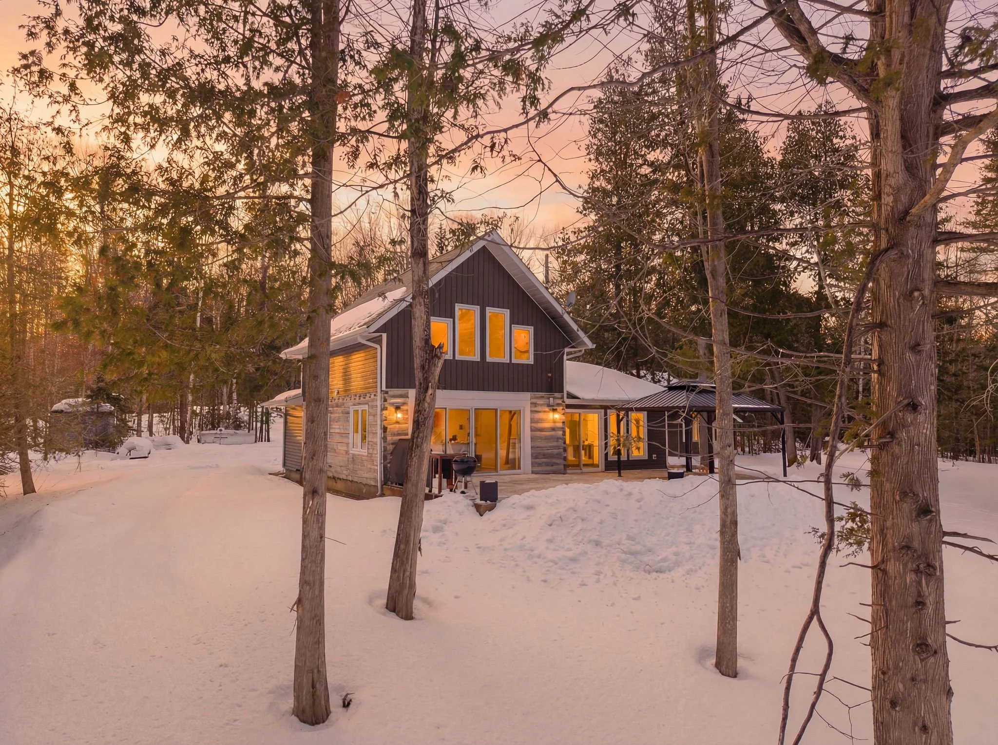 Mediahill106WhitesBeachTrailExteriors-35_twilight_9aa0ce51_twilight_42068175.jpg