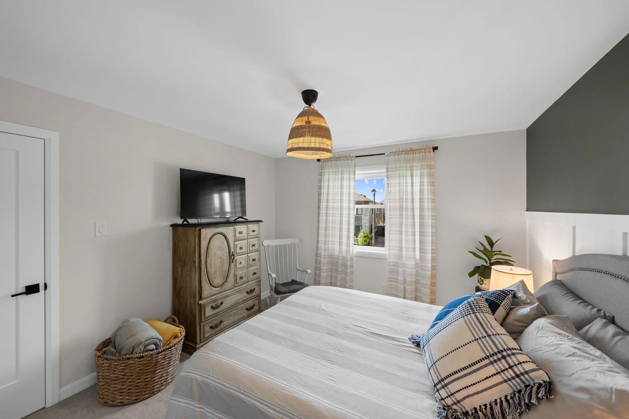 41-web-or-mls-720 Coast Circle-11.jpg