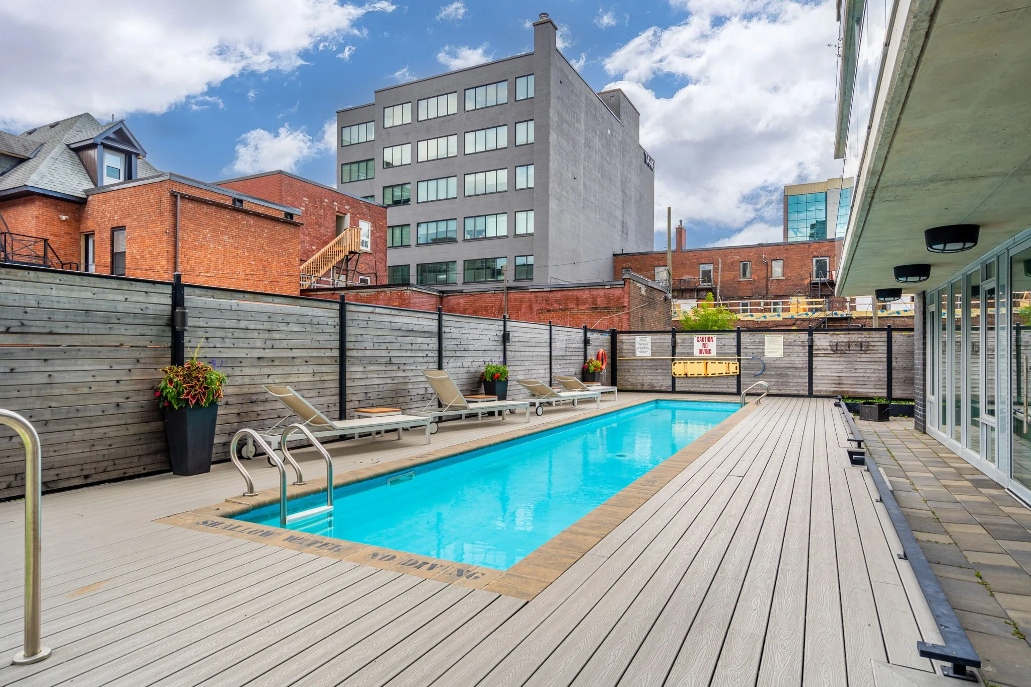 28-web-or-mls-300-lisgar-st.jpg