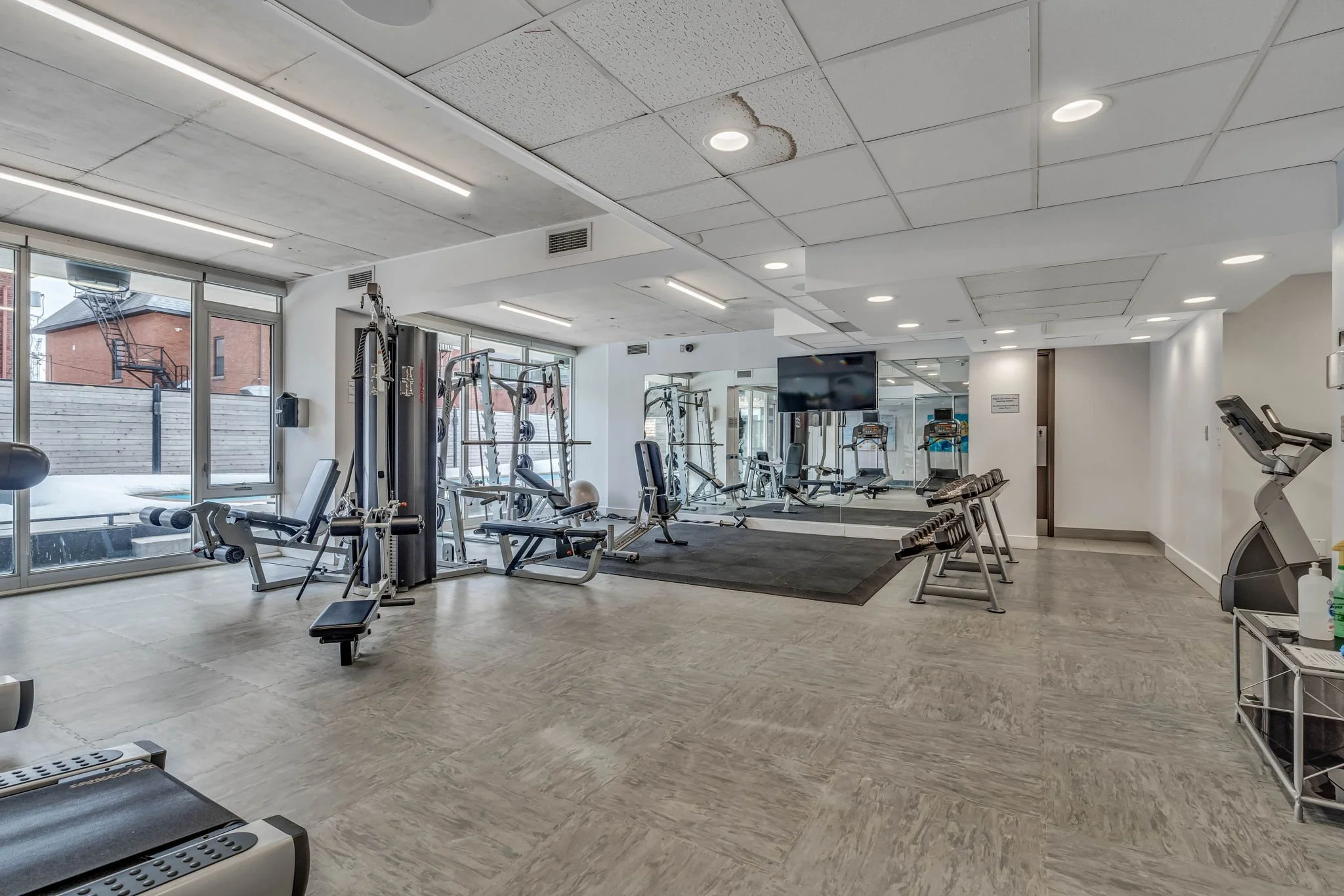 24-web-or-mls-300-lisgar-st-701.jpg