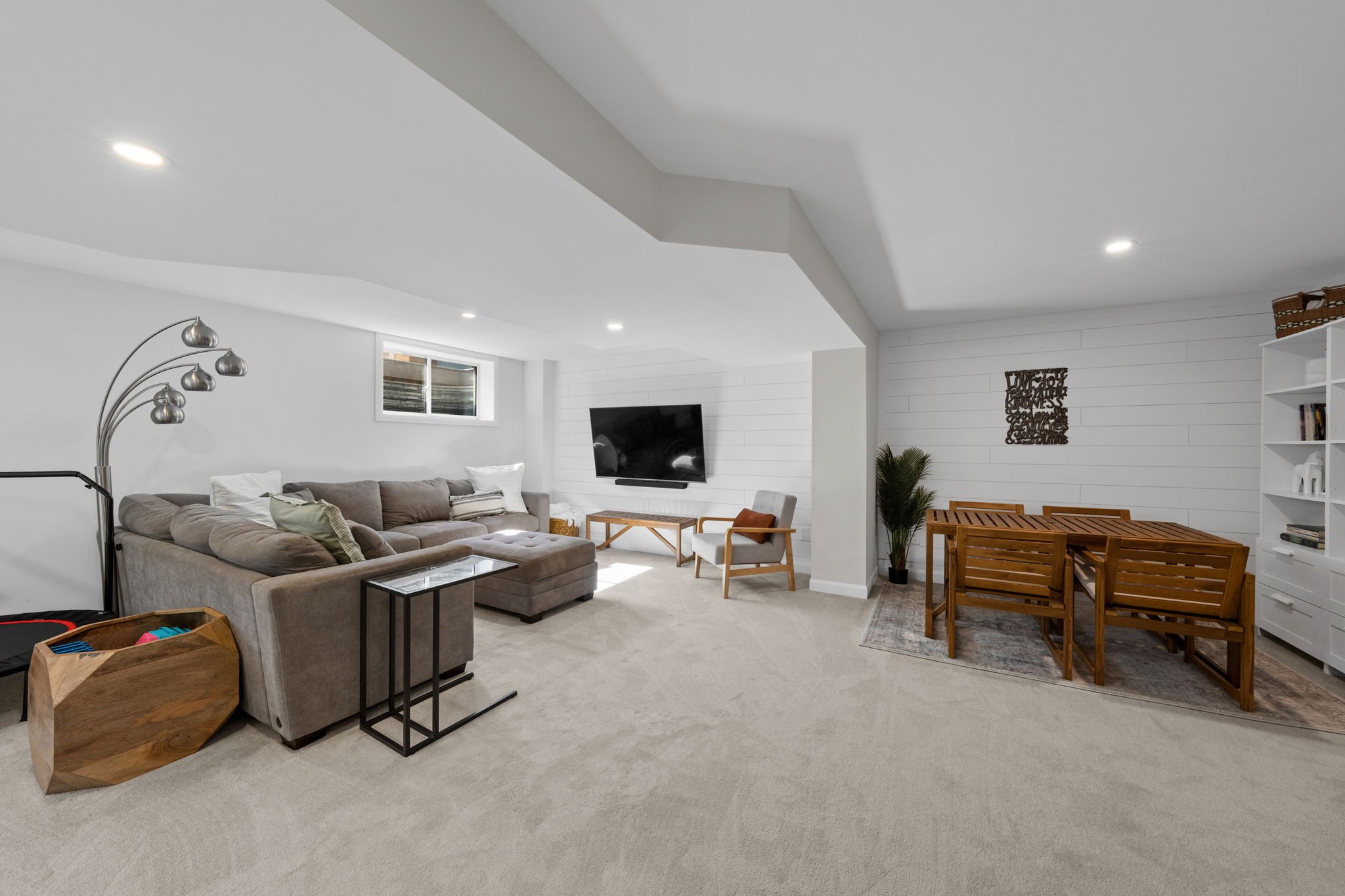 48-web-or-mls-720 Coast Circle-53.jpg