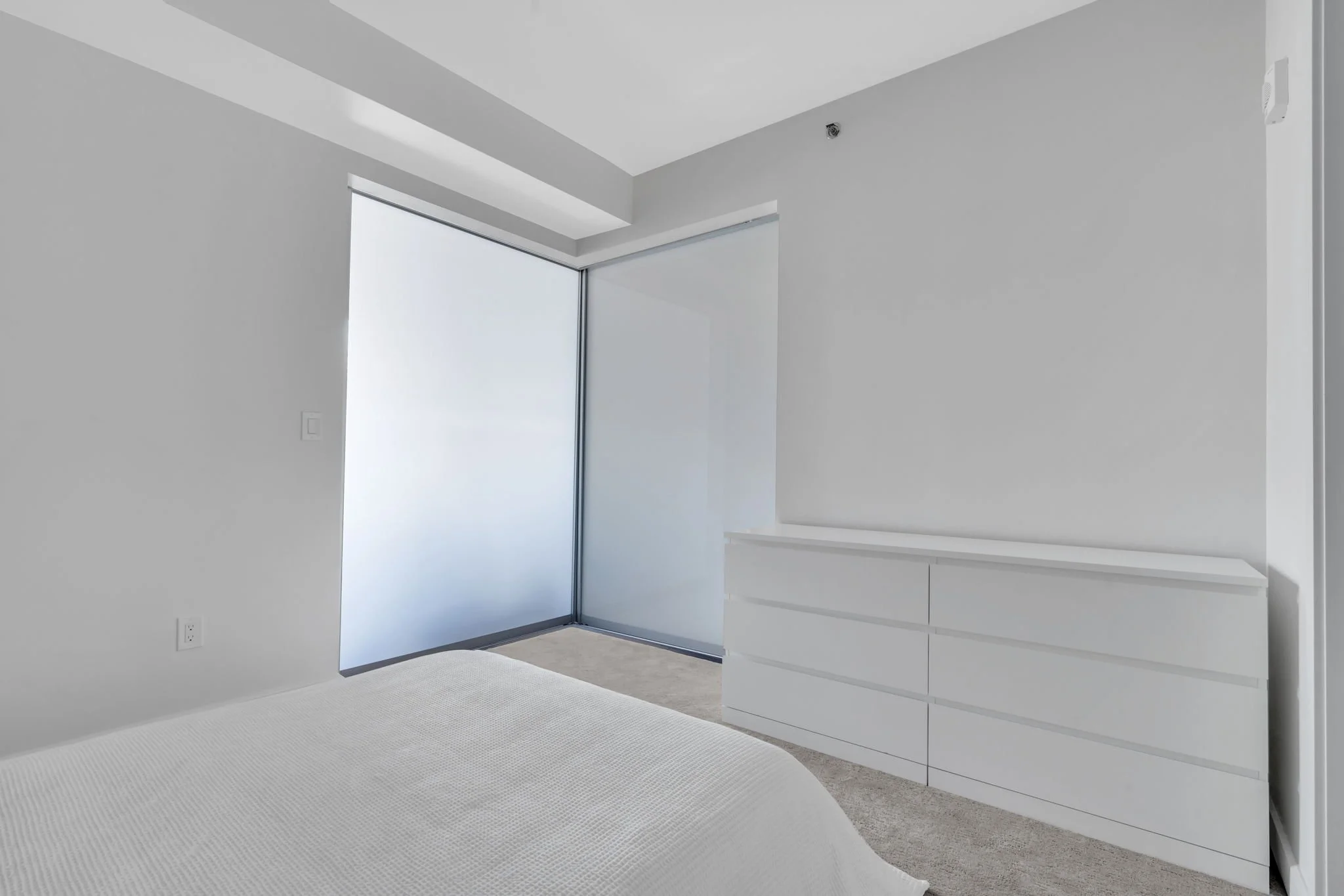 20-web-or-mls-300-lisgar-st-701.jpg