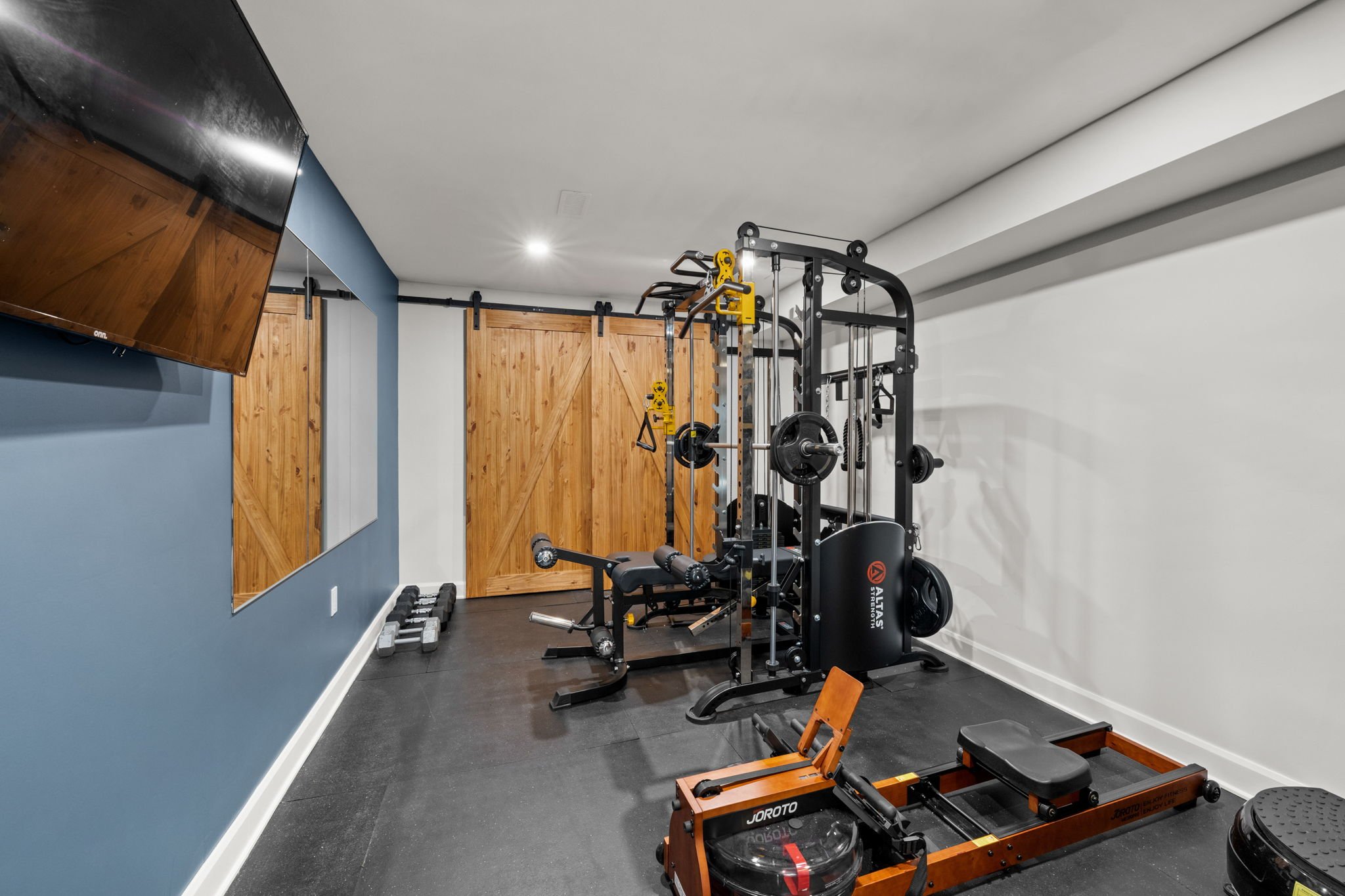 53-web-or-mls-720 Coast Circle-47.jpg