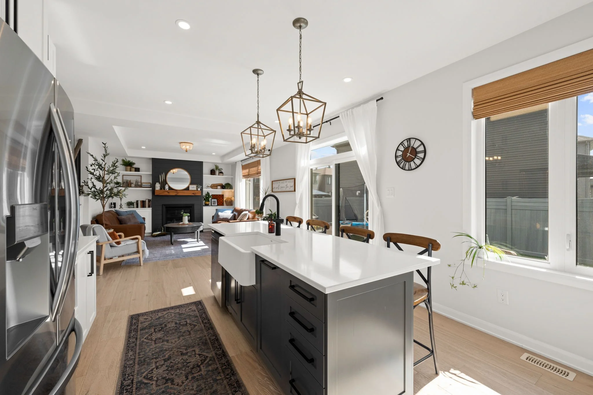 17-web-or-mls-720 Coast Circle-39.jpg