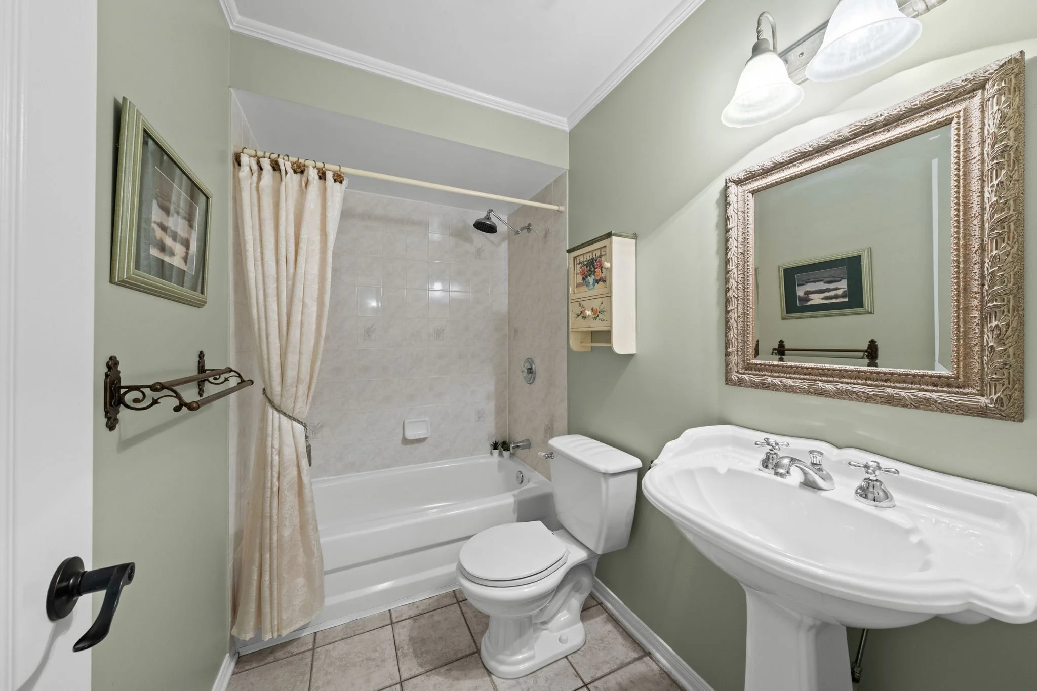 30-web-or-mls-4 Burnstead Crescent-7.jpg