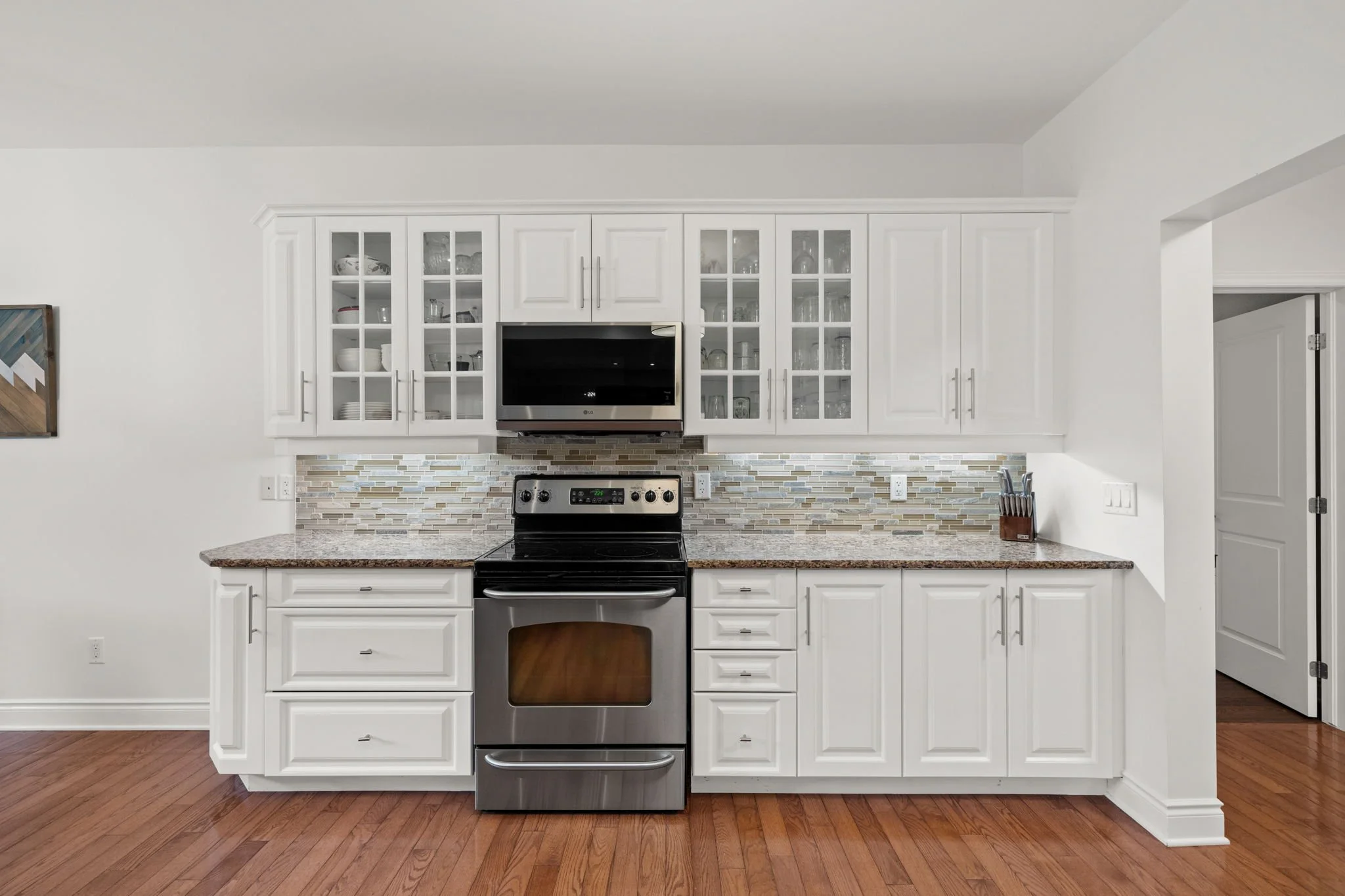19-web-or-mls-876 Centre Street-19.jpg