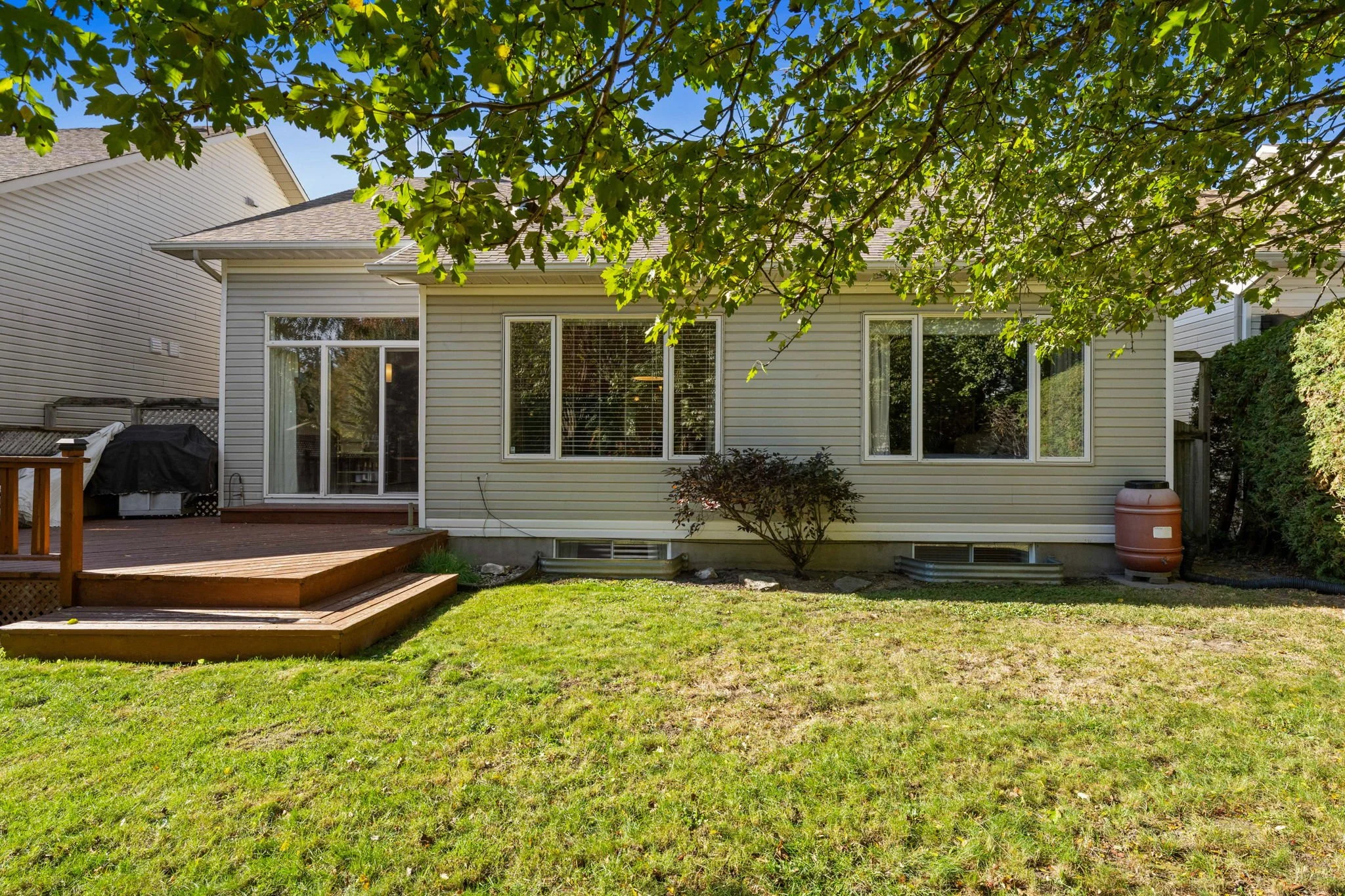 45-web-or-mls-4 Burnstead Crescent-43.jpg