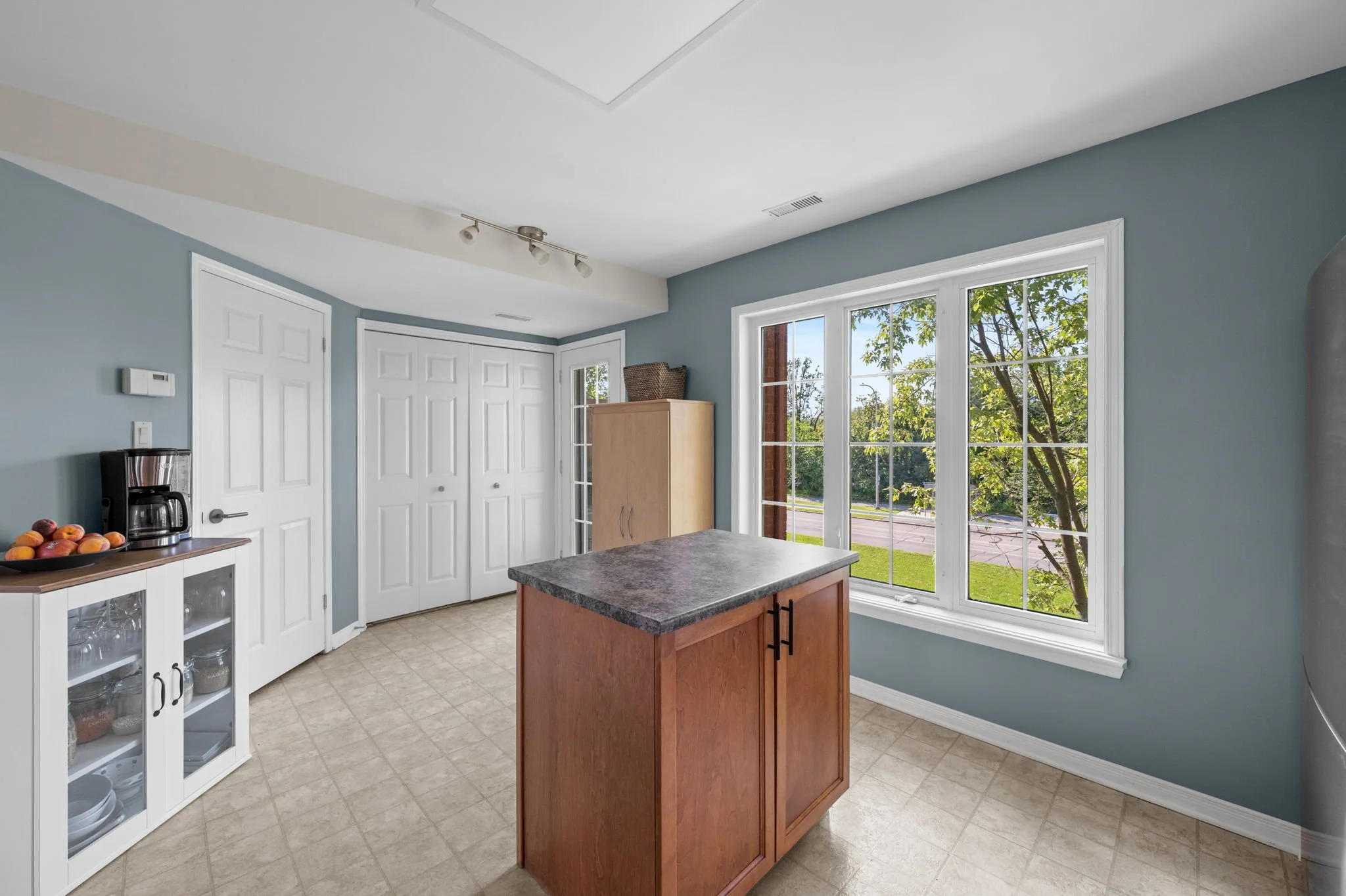 19-web-or-mls-163 70 Edenvale Drive-51.jpg