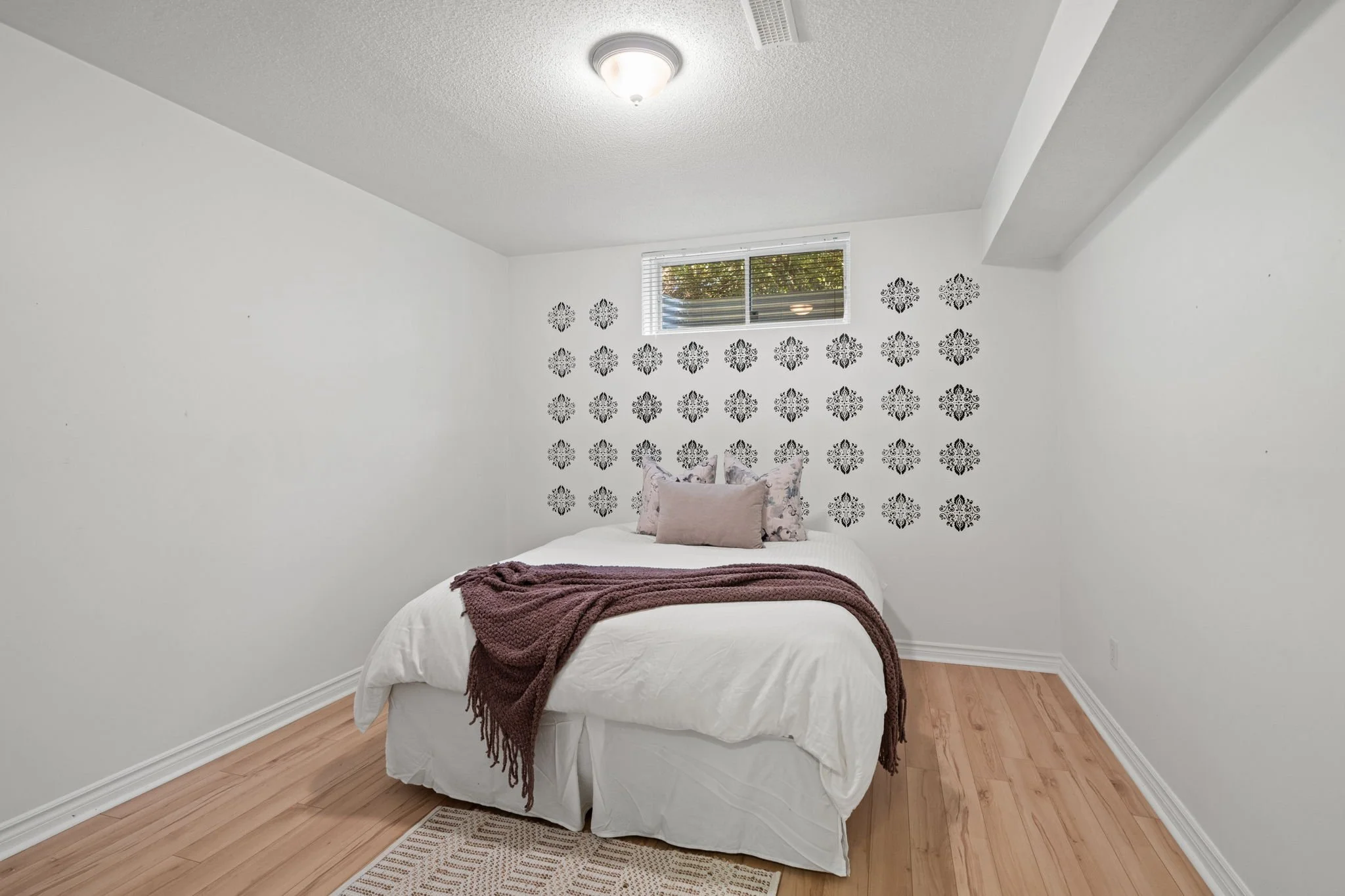 35-web-or-mls-4 Burnstead Crescent-4.jpg