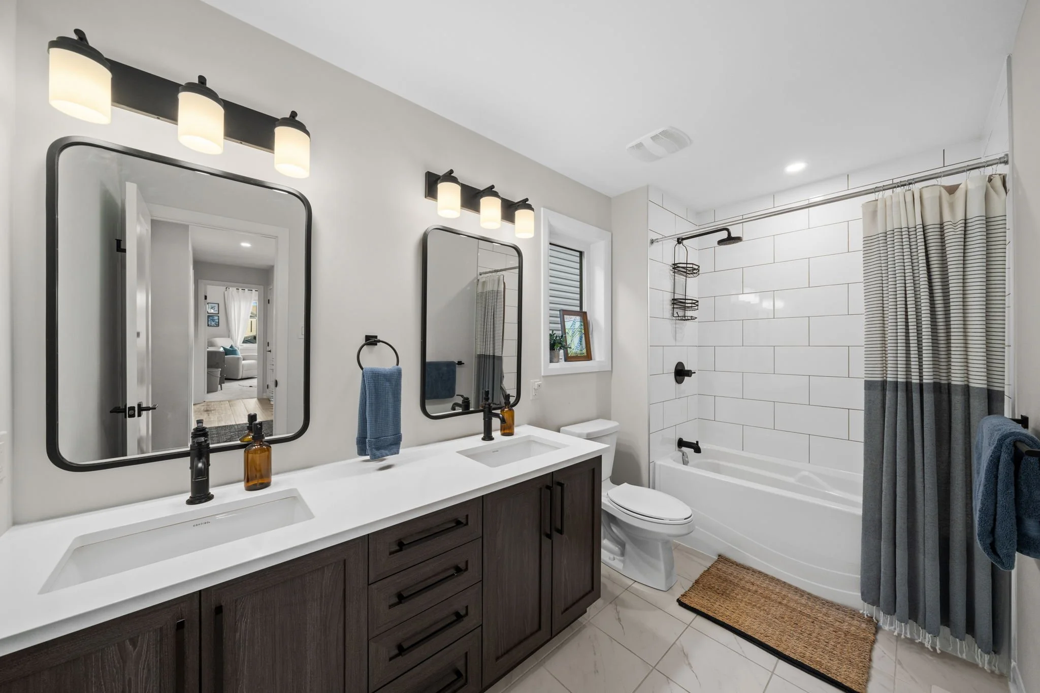 47-web-or-mls-720 Coast Circle-54.jpg