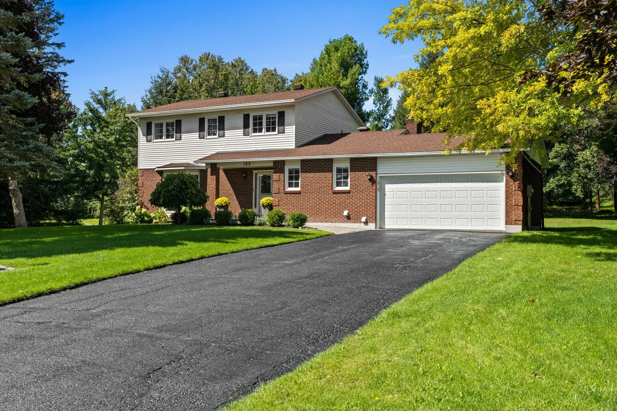 3-web-or-mls-109 Inniskillin Drive-14.jpg
