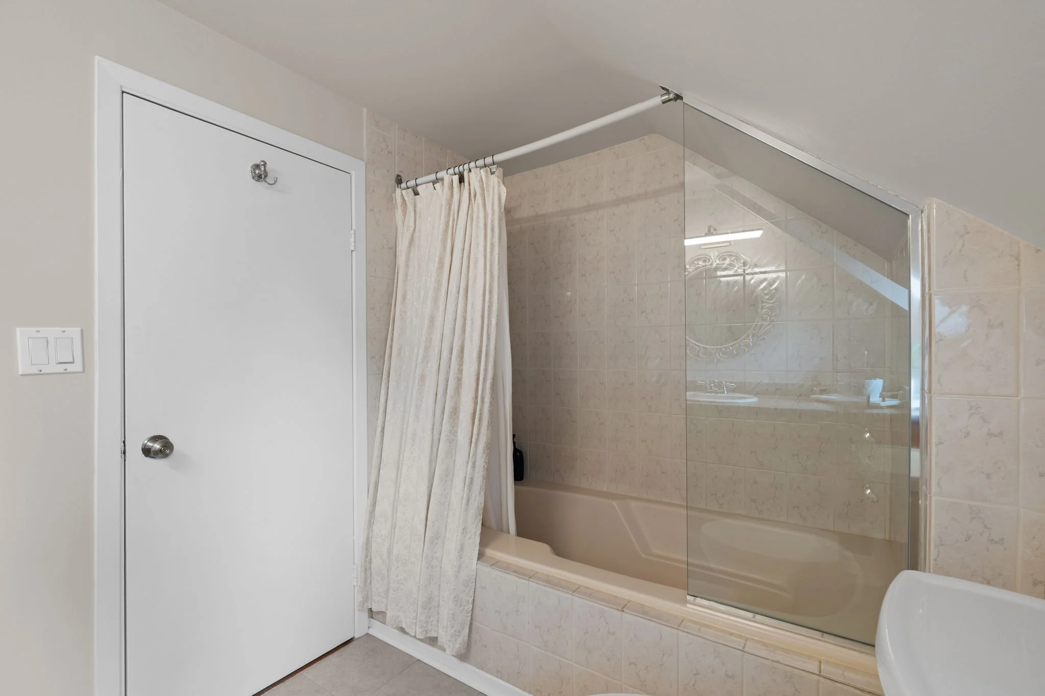 40-web-or-mls-4 Avon Lane-28.jpg
