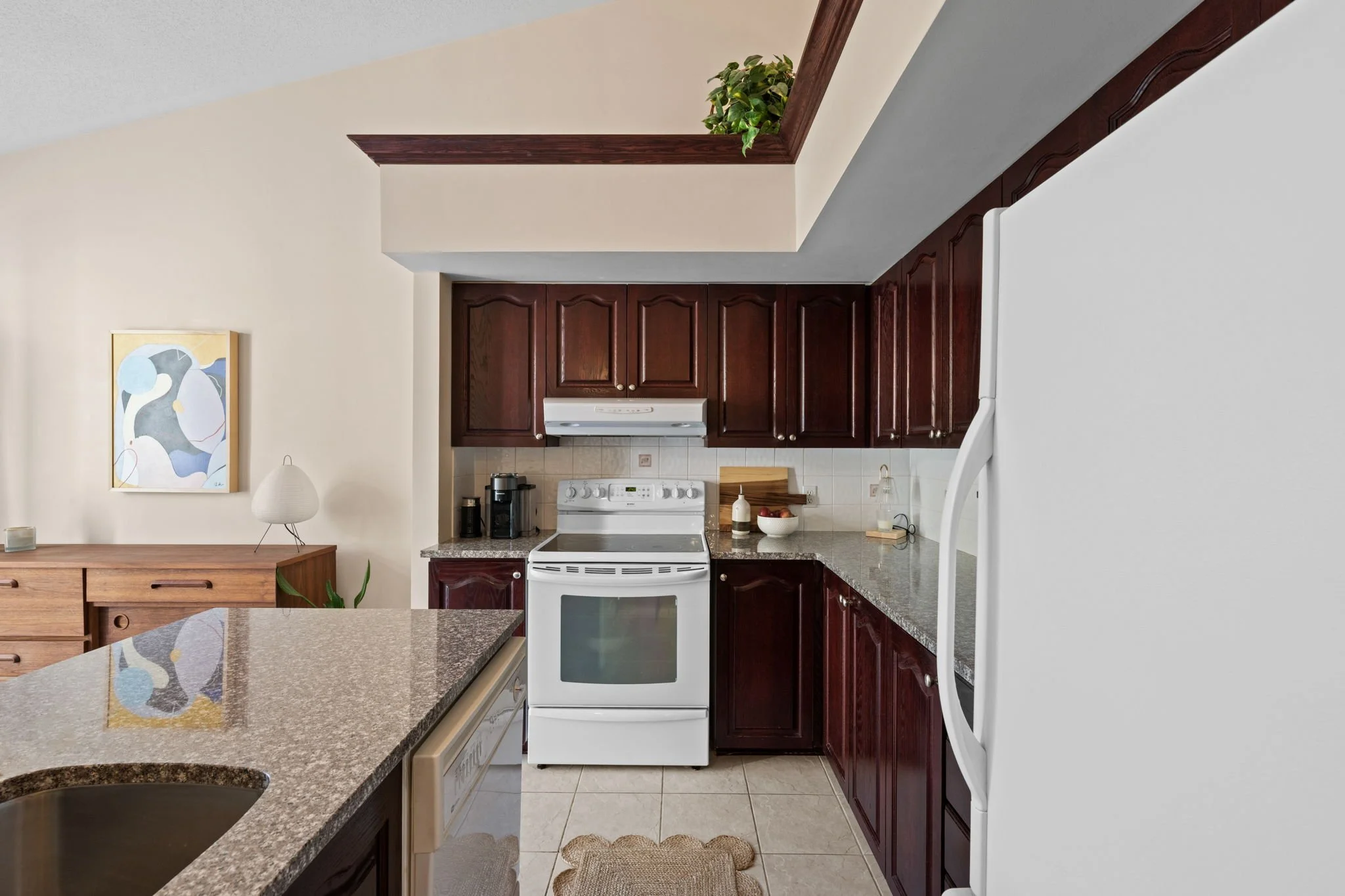 18-web-or-mls-4 Burnstead Crescent-23.jpg