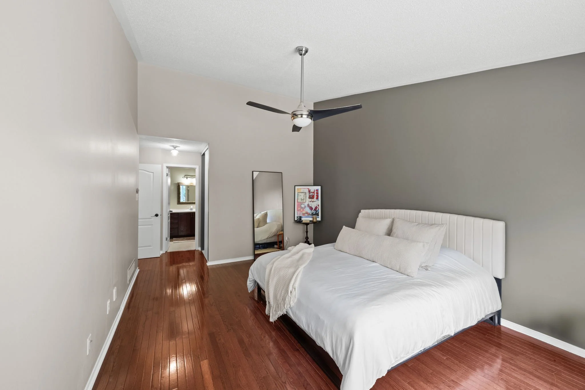 27-web-or-mls-4 Burnstead Crescent-33.jpg