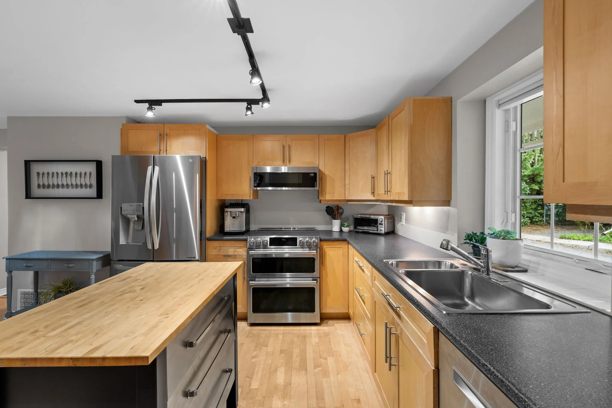 13-web-or-mls-4 Avon Lane-37.jpg