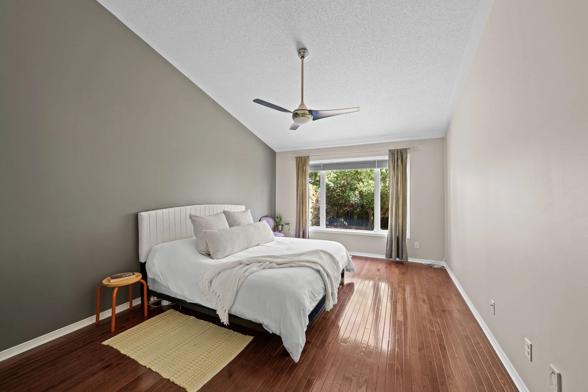 25-web-or-mls-4 Burnstead Crescent-30.jpg