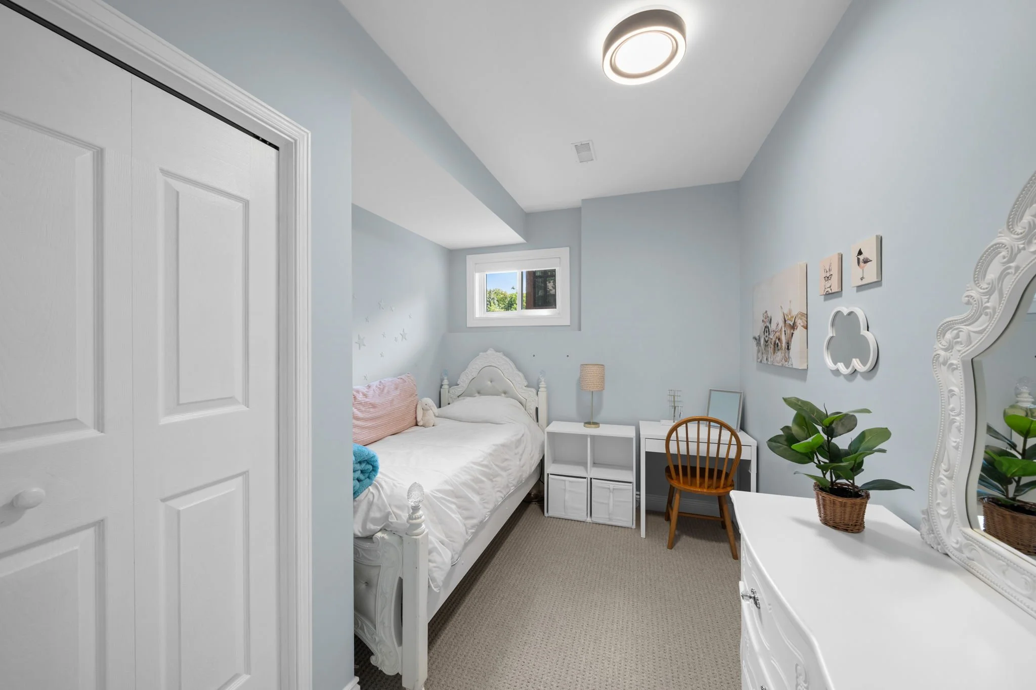 50-web-or-mls-876 Centre Street-50.jpg
