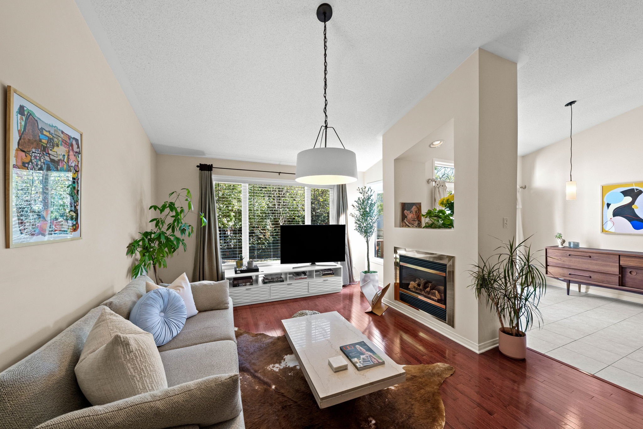 22-web-or-mls-4 Burnstead Crescent-1.jpg
