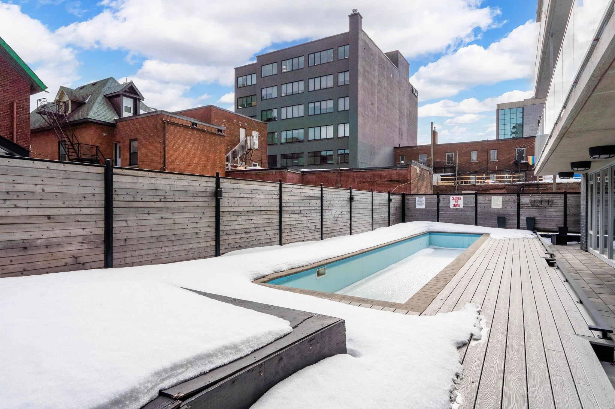 27-web-or-mls-300-lisgar-st-701.jpg