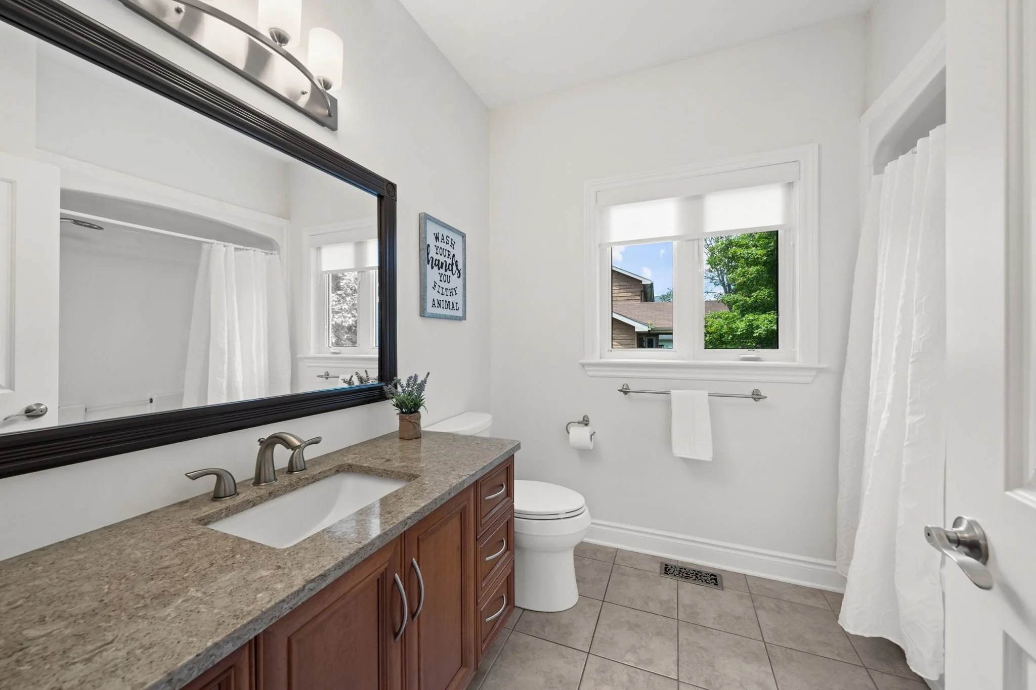 39-web-or-mls-876 Centre Street-37.jpg