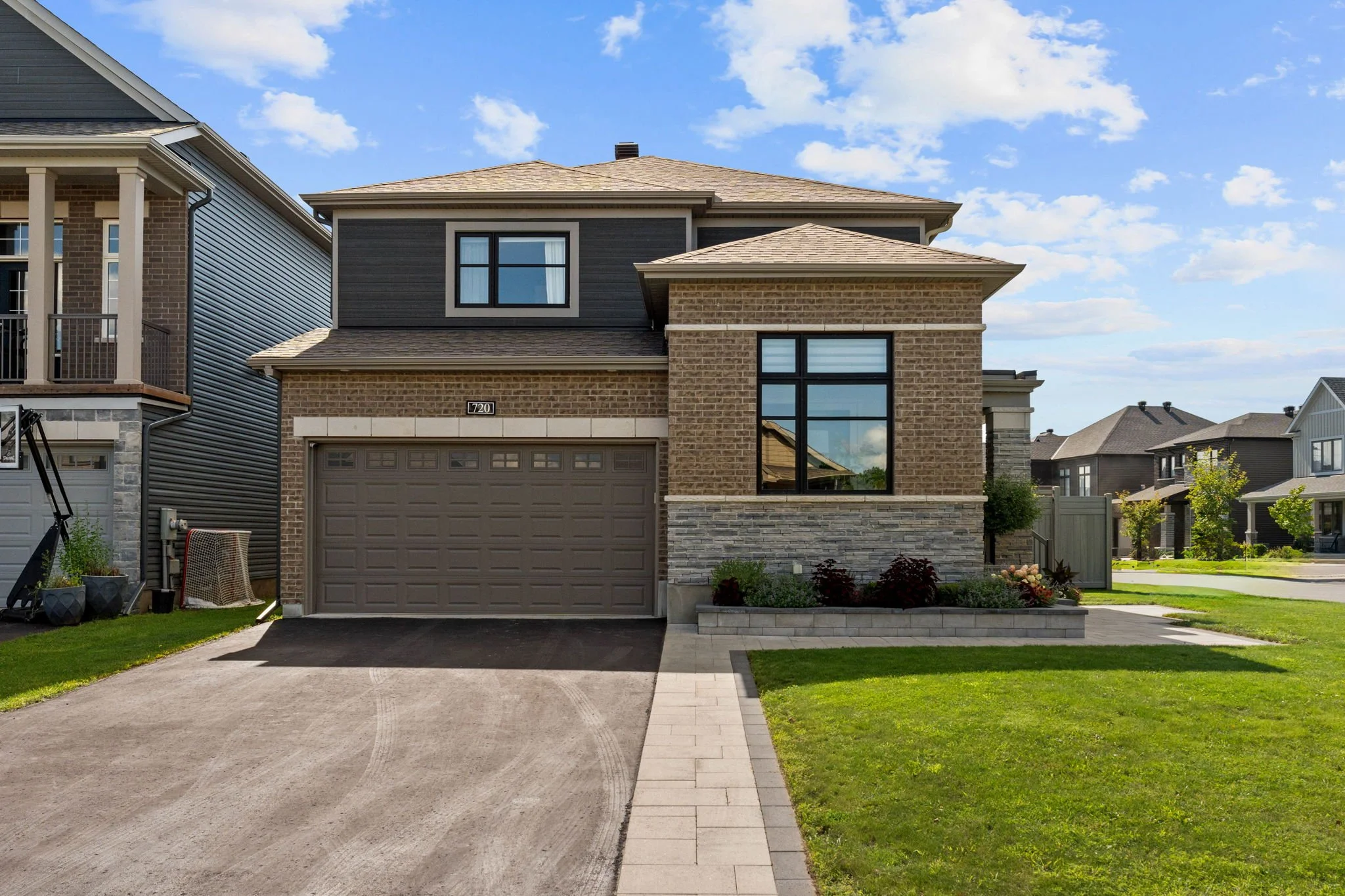 3-web-or-mls-720 Coast Circle-2.jpg