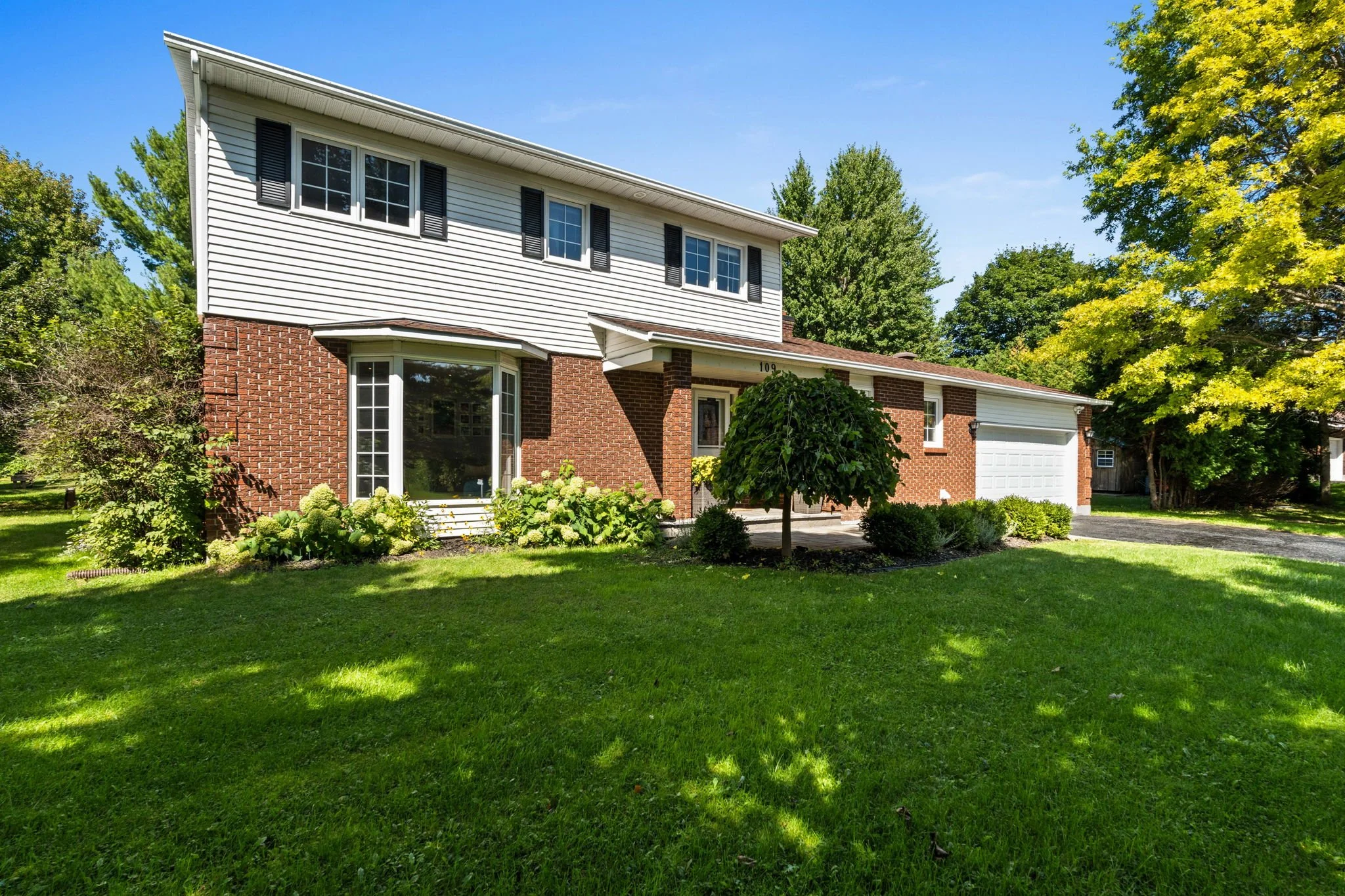 6-web-or-mls-109 Inniskillin Drive-17.jpg