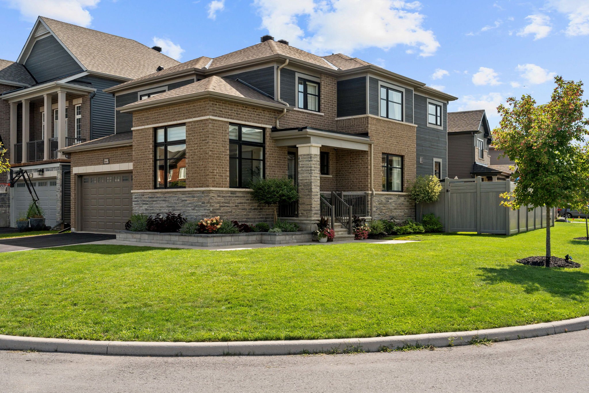 1-web-or-mls-720 Coast Circle-4.jpg
