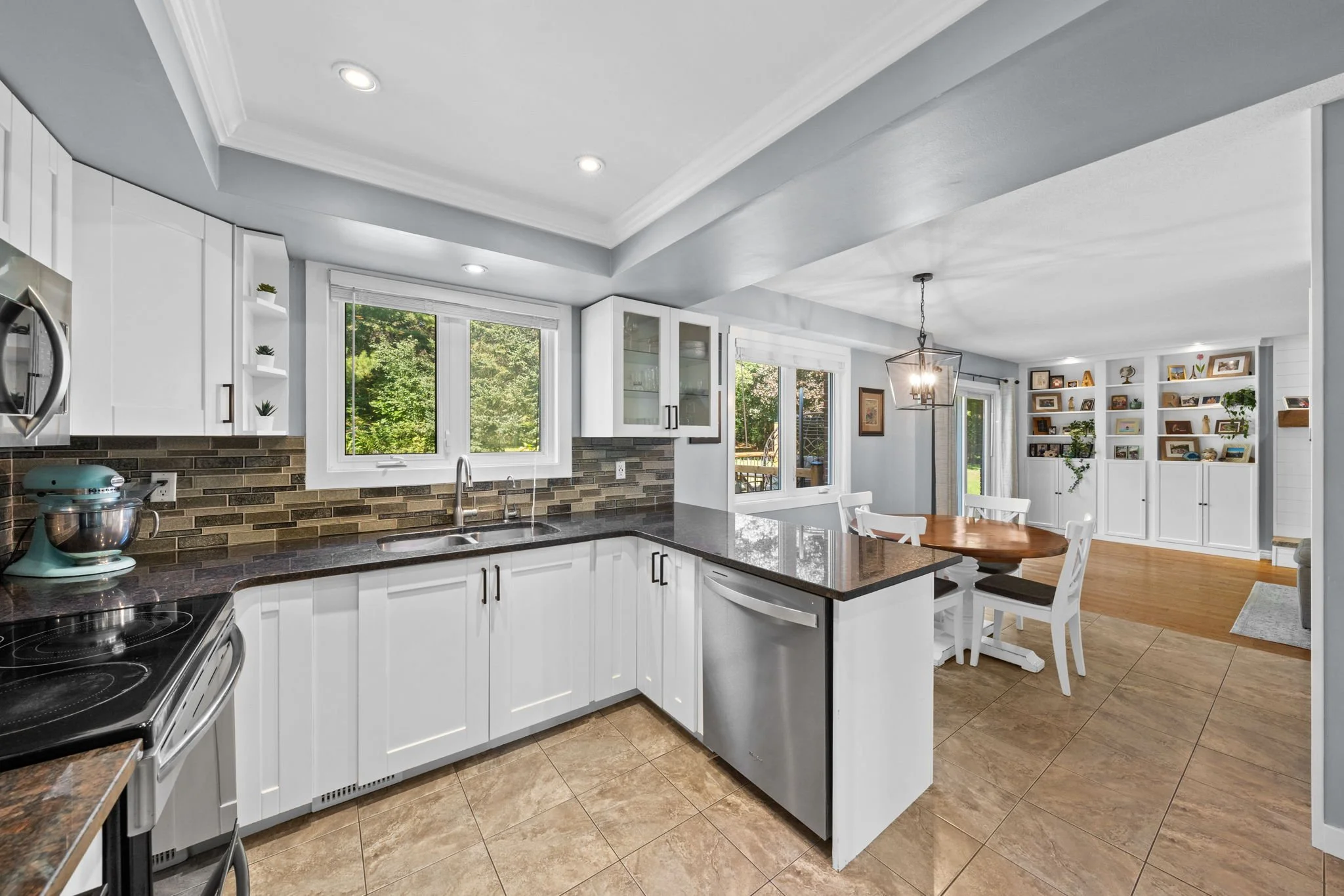 17-web-or-mls-109 Inniskillin Drive-38.jpg