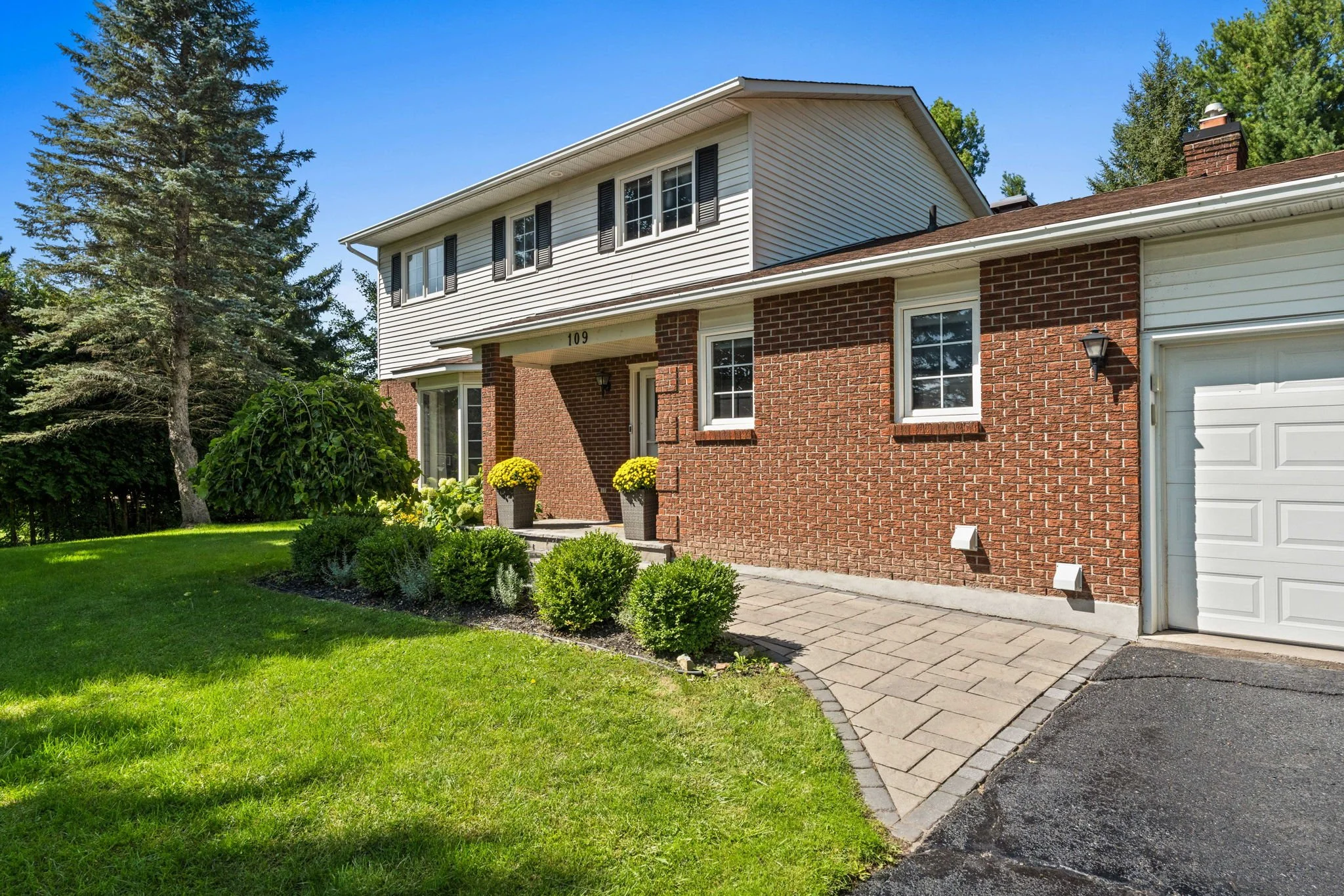 7-web-or-mls-109 Inniskillin Drive-18.jpg