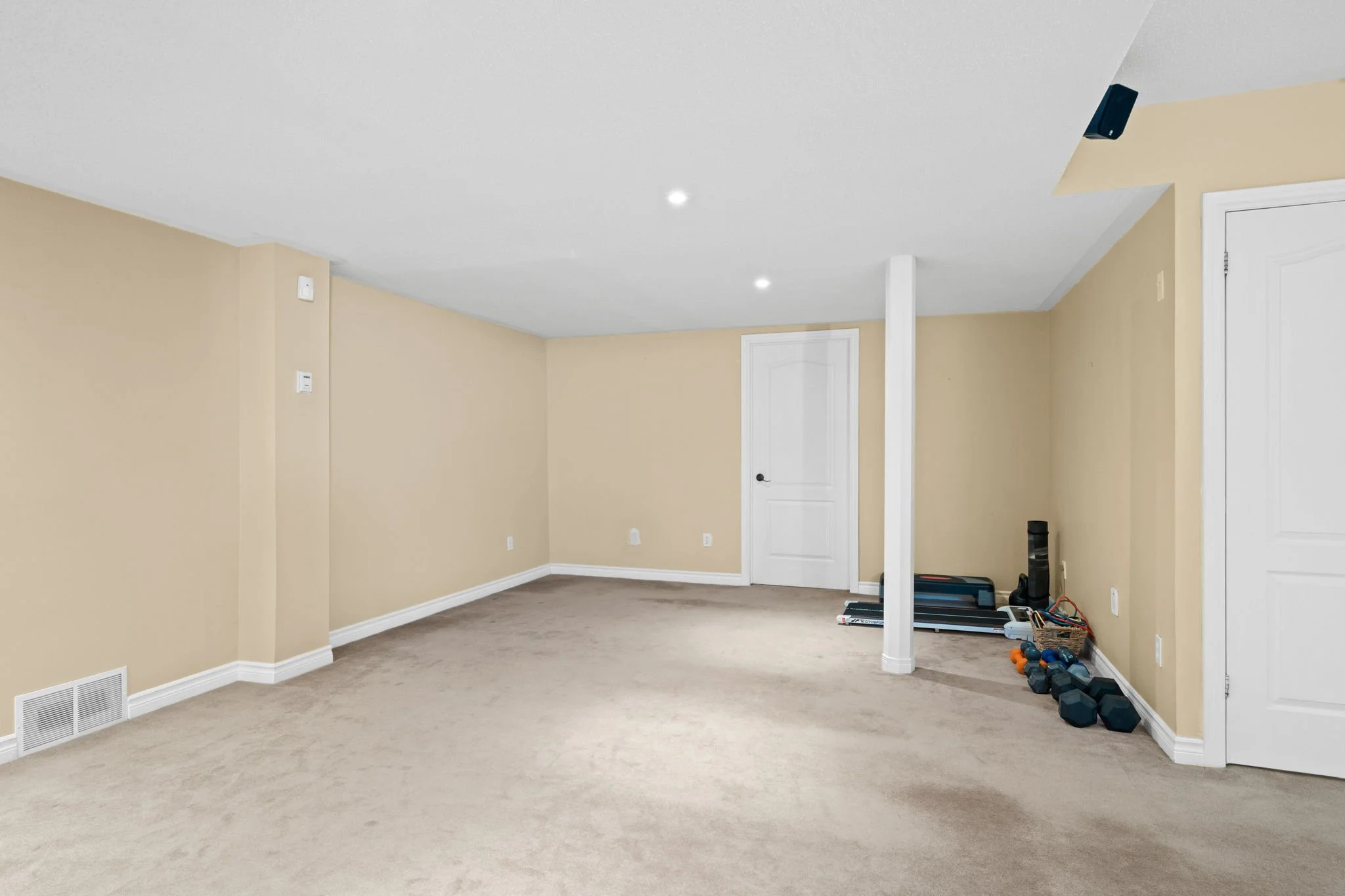 42-web-or-mls-4 Burnstead Crescent-21.jpg
