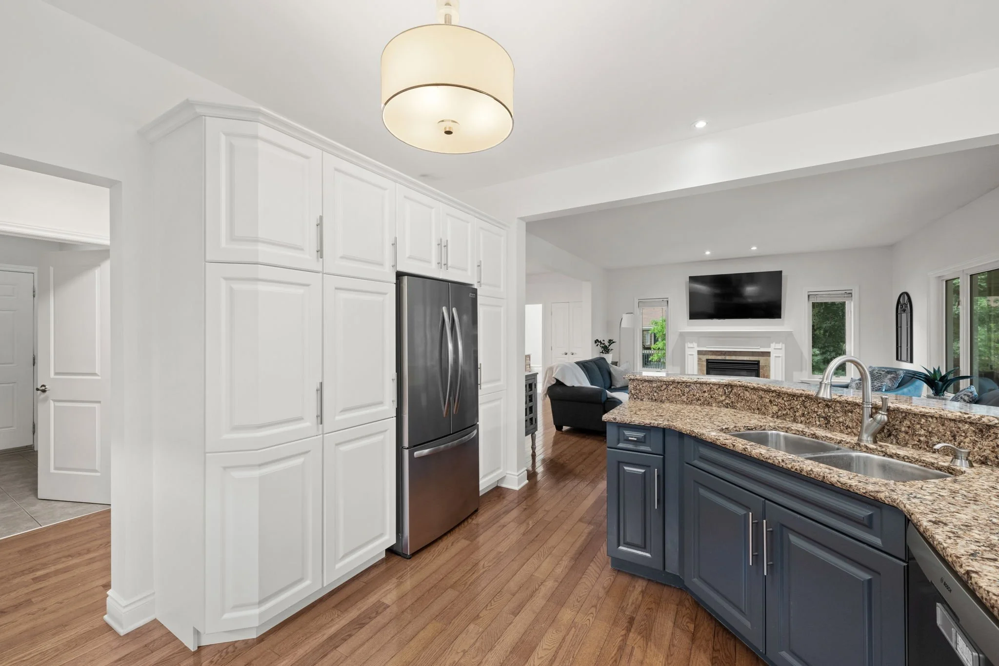 18-web-or-mls-876 Centre Street-18.jpg