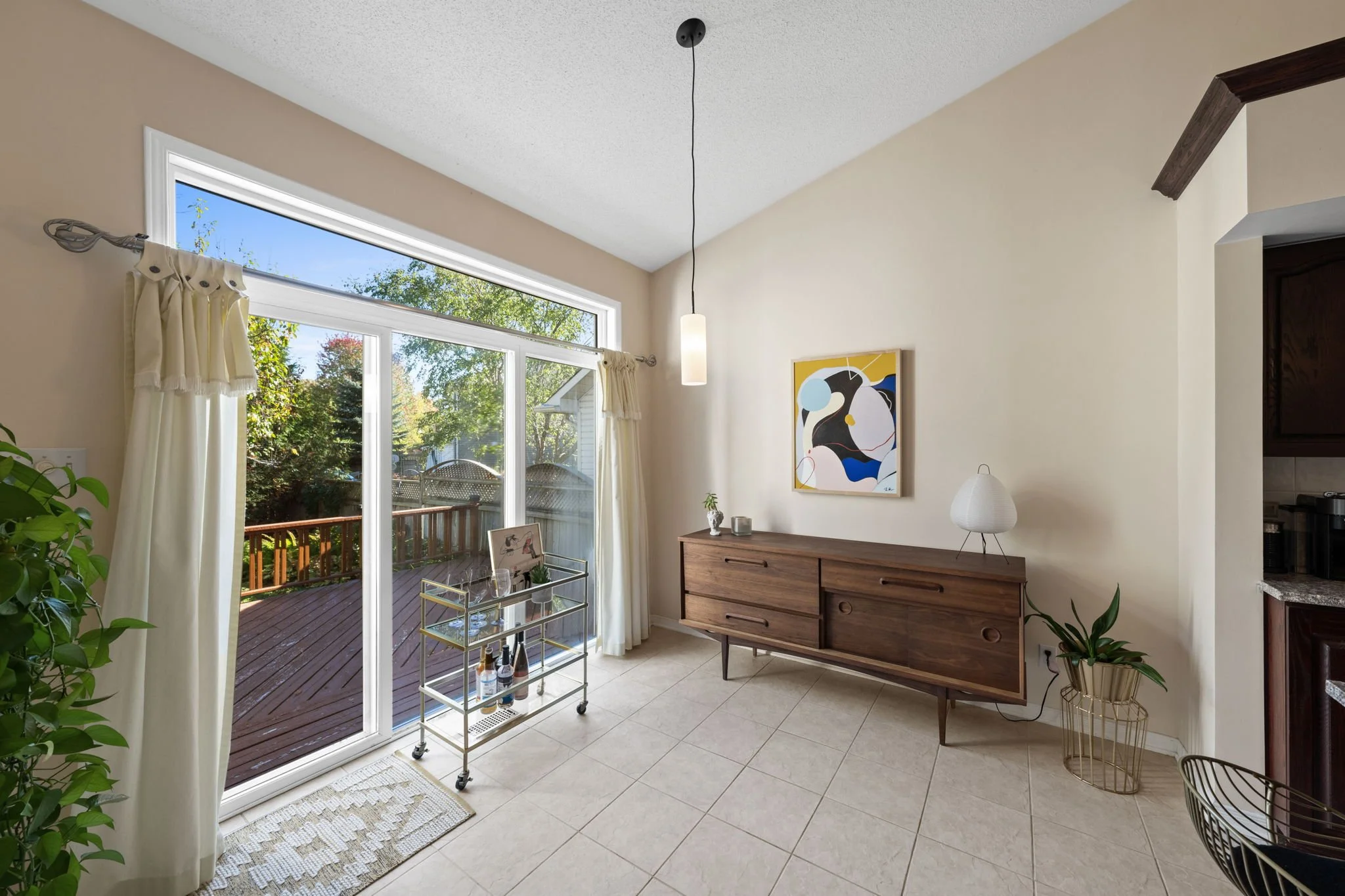 19-web-or-mls-4 Burnstead Crescent-24.jpg