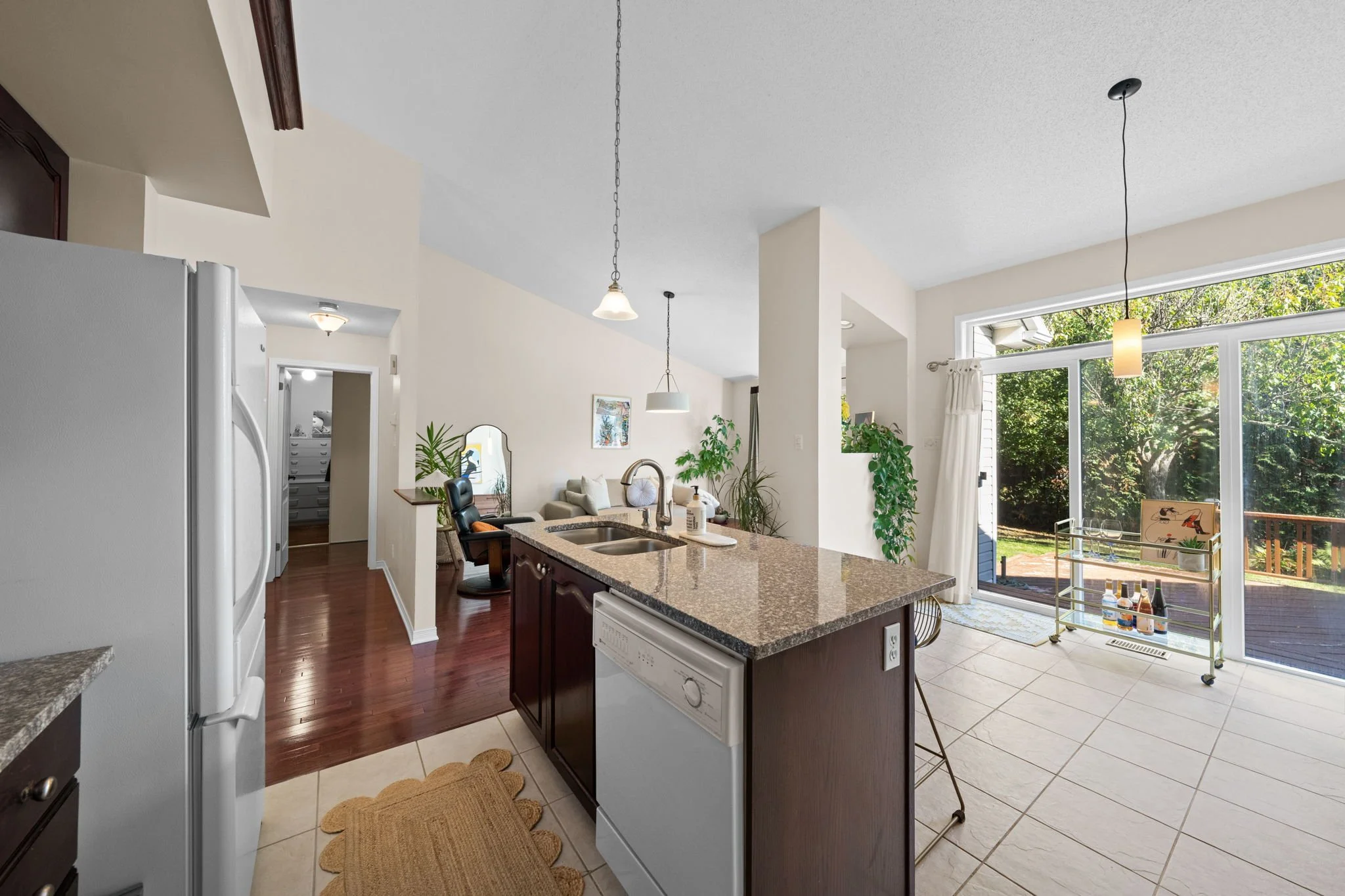 17-web-or-mls-4 Burnstead Crescent-20.jpg