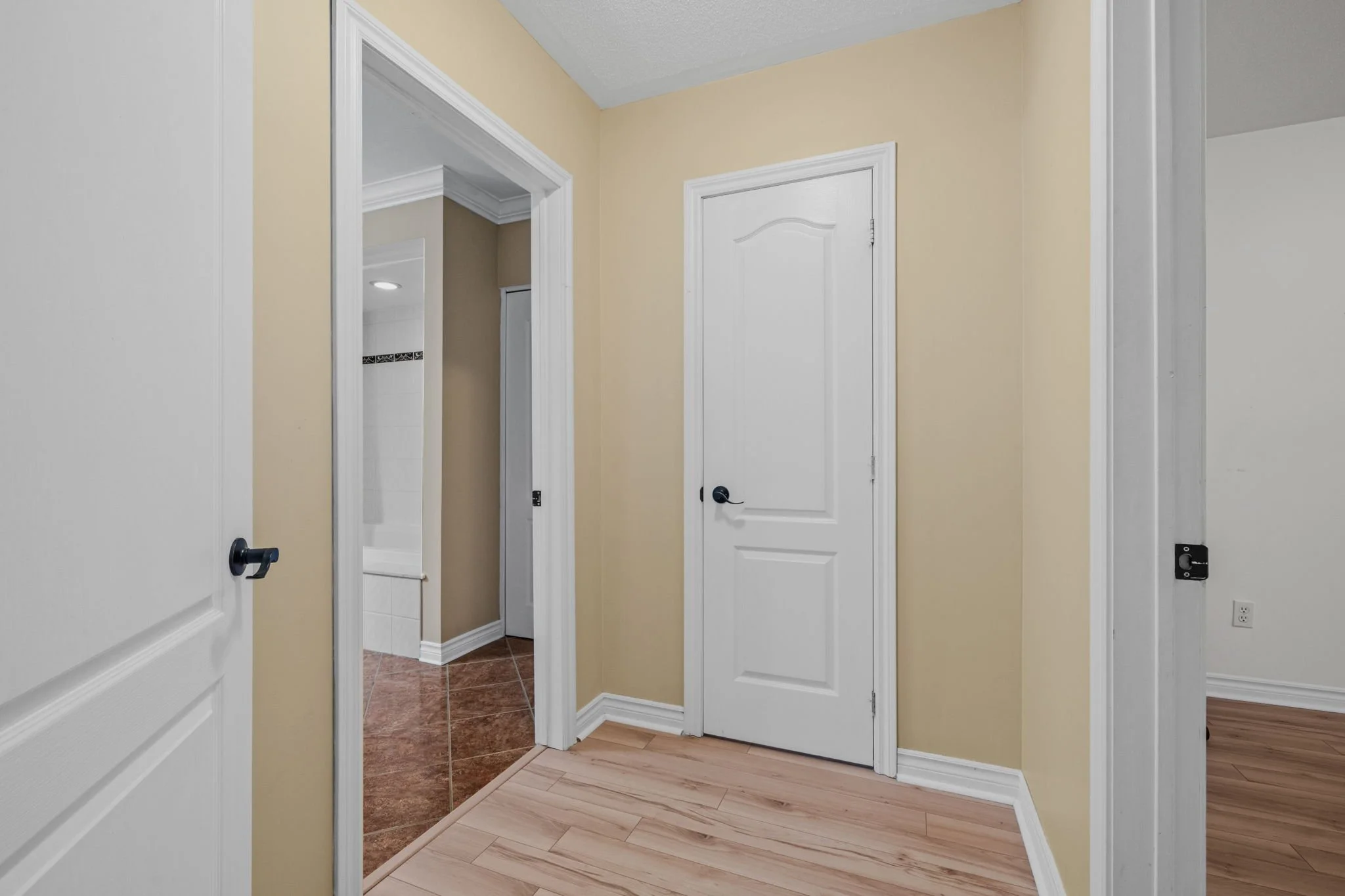 34-web-or-mls-4 Burnstead Crescent-3.jpg