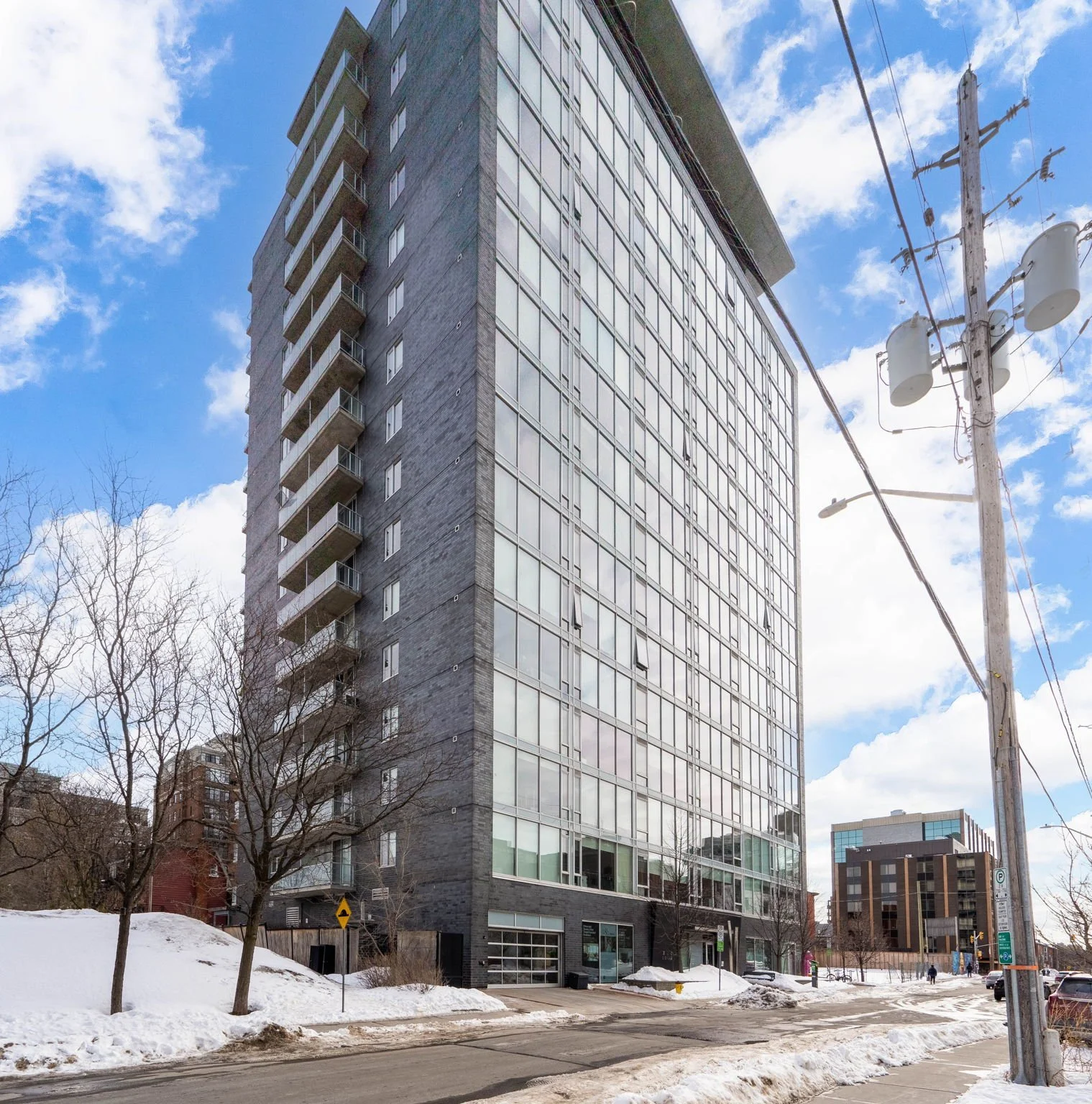 28-web-or-mls-300-lisgar-st-701.jpg