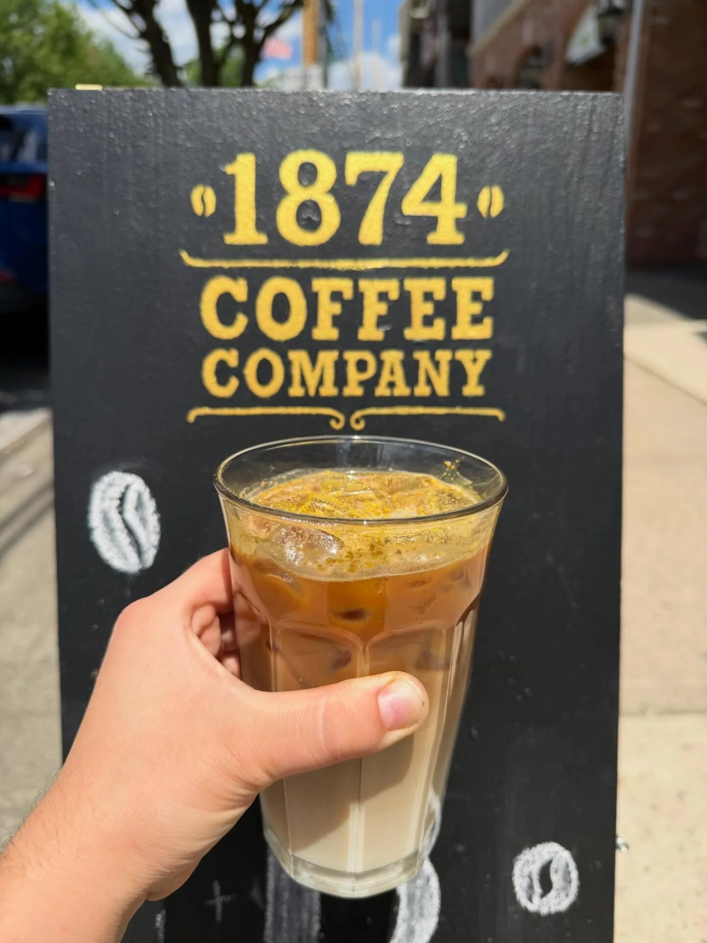 Have you tried the Bee Hive latte? House made honey cinnamon syrup, topped with a pop of bee pollen! Delicious hot or iced - stop in before 4 to try it! 

#1874coffeeco #coffeeshop #signaturelatte #roastery #fanwoodnj