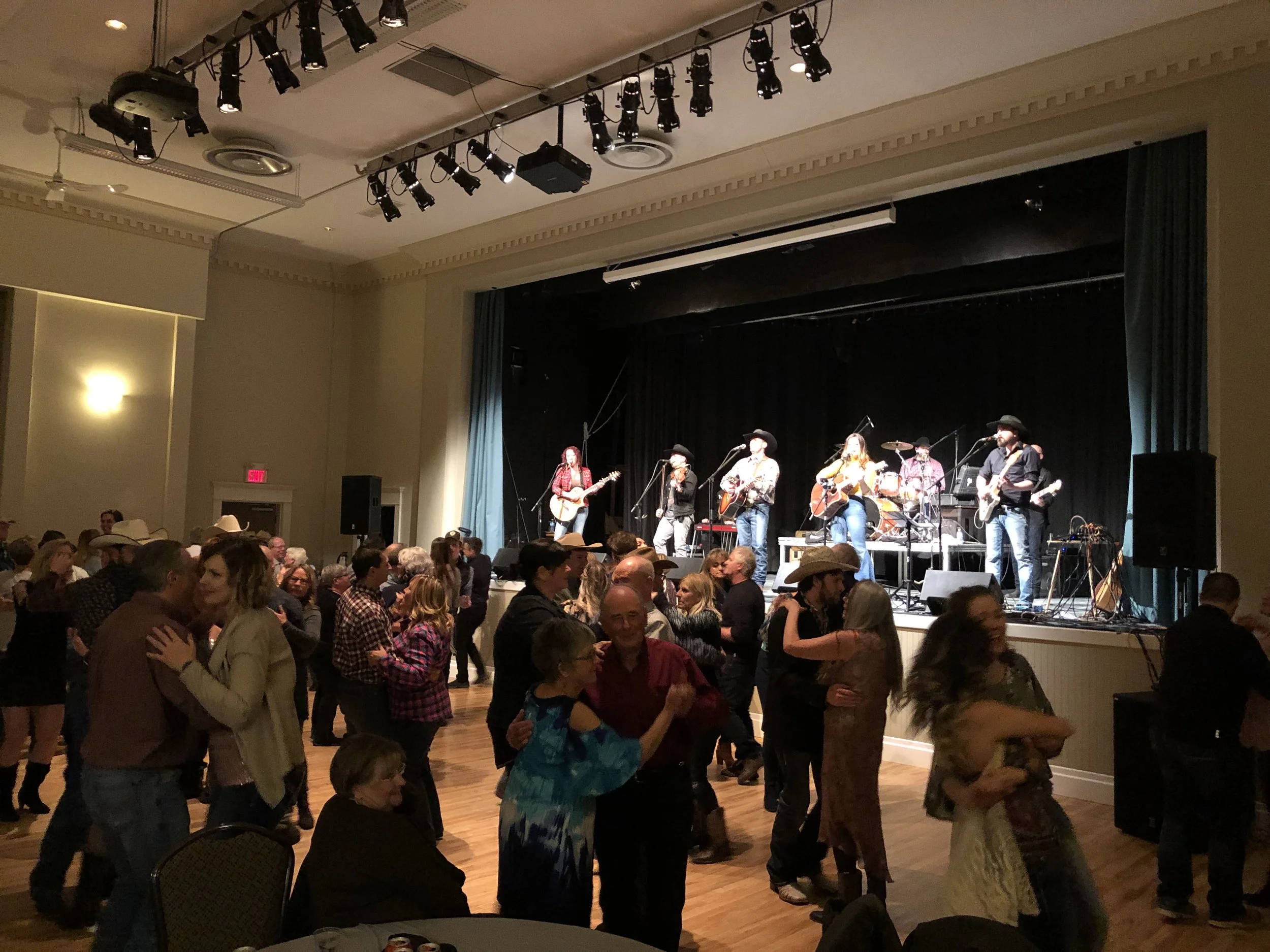 Rock’ N Country Cabaret