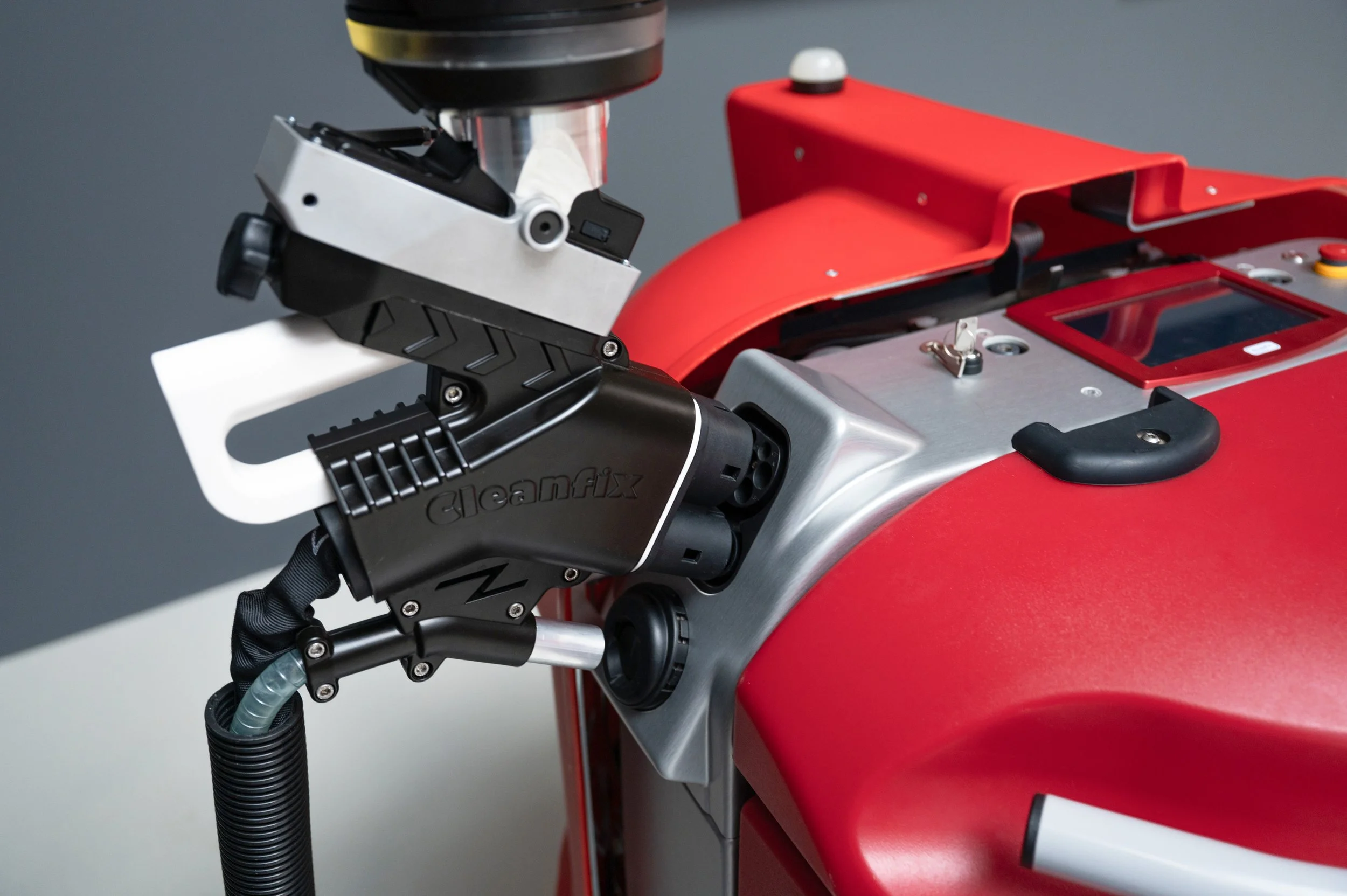 How Autonomous Floor Scrubbers Improve Warehouse Efficiency