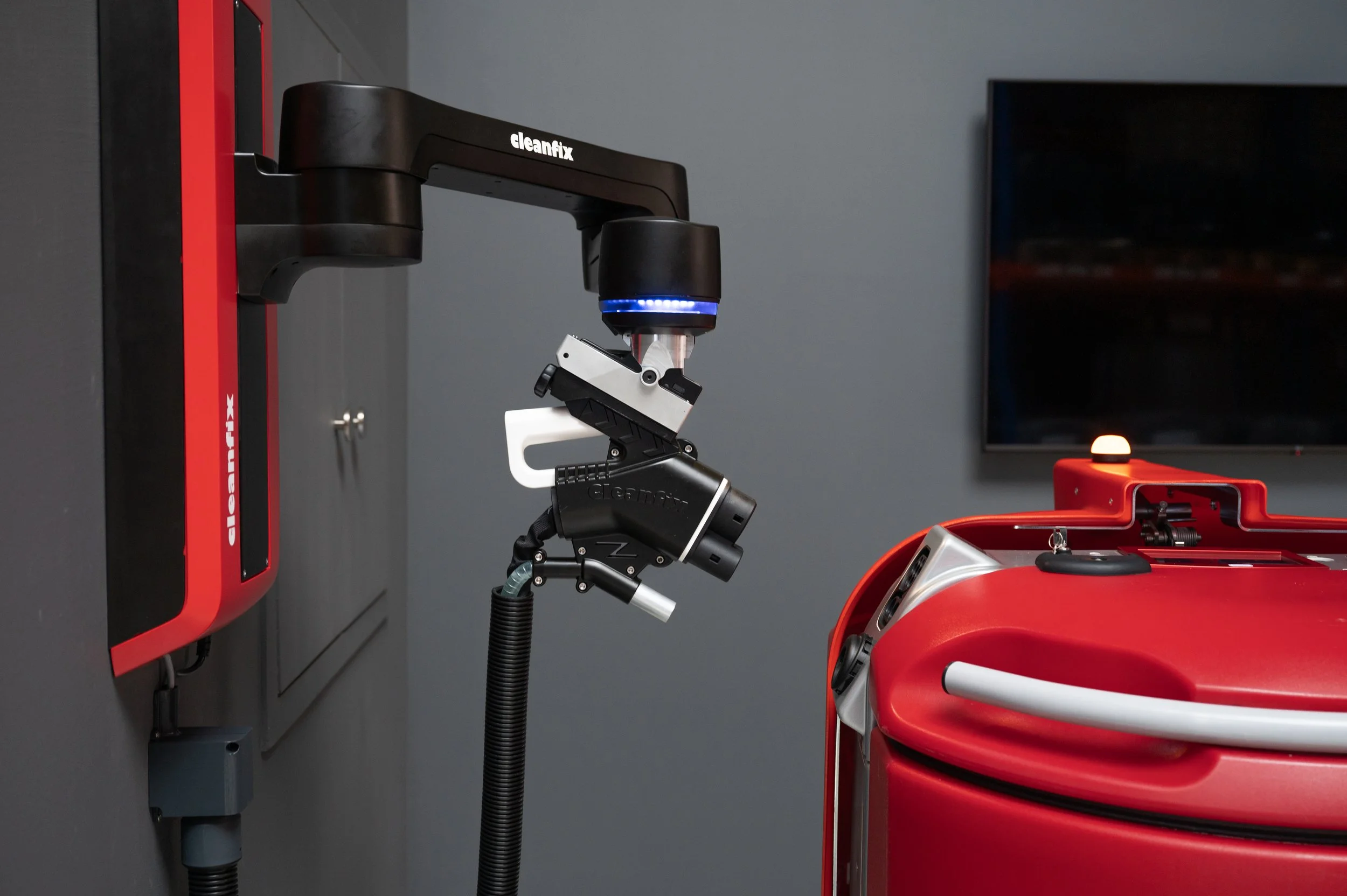 Choosing the Right Commercial Cleaning Robot for Your Business