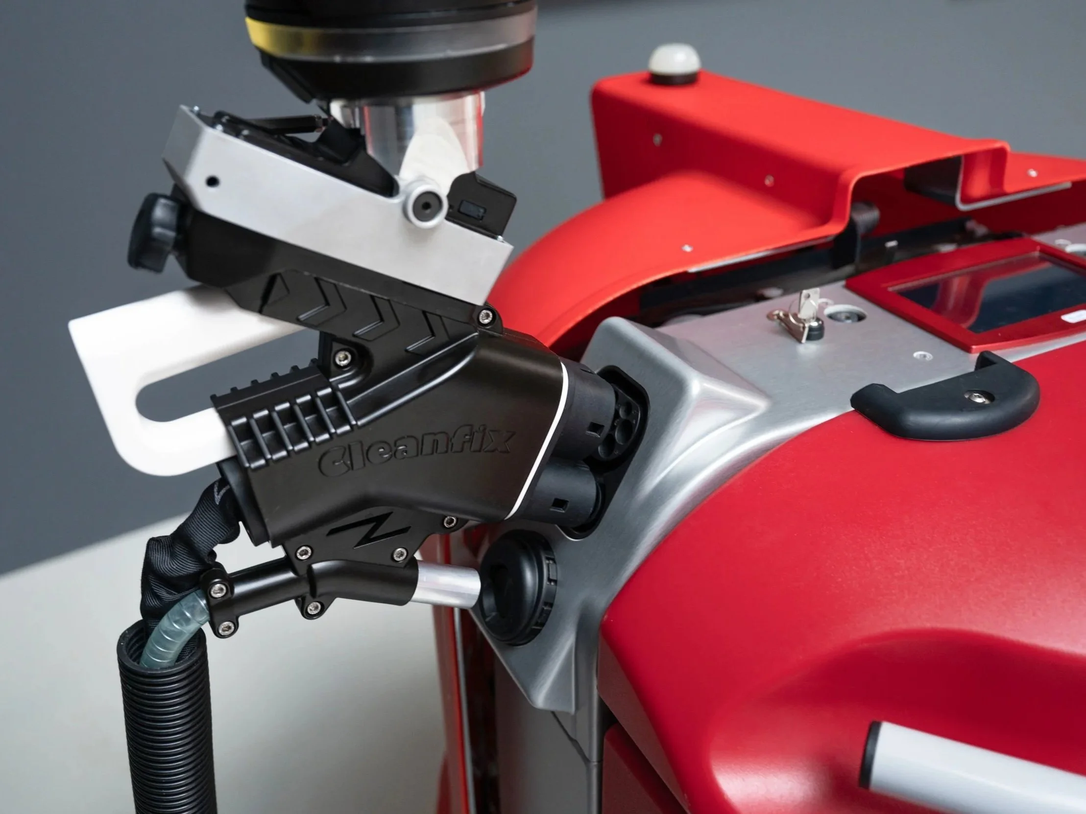 How Autonomous Floor Scrubbers Improve Warehouse Efficiency