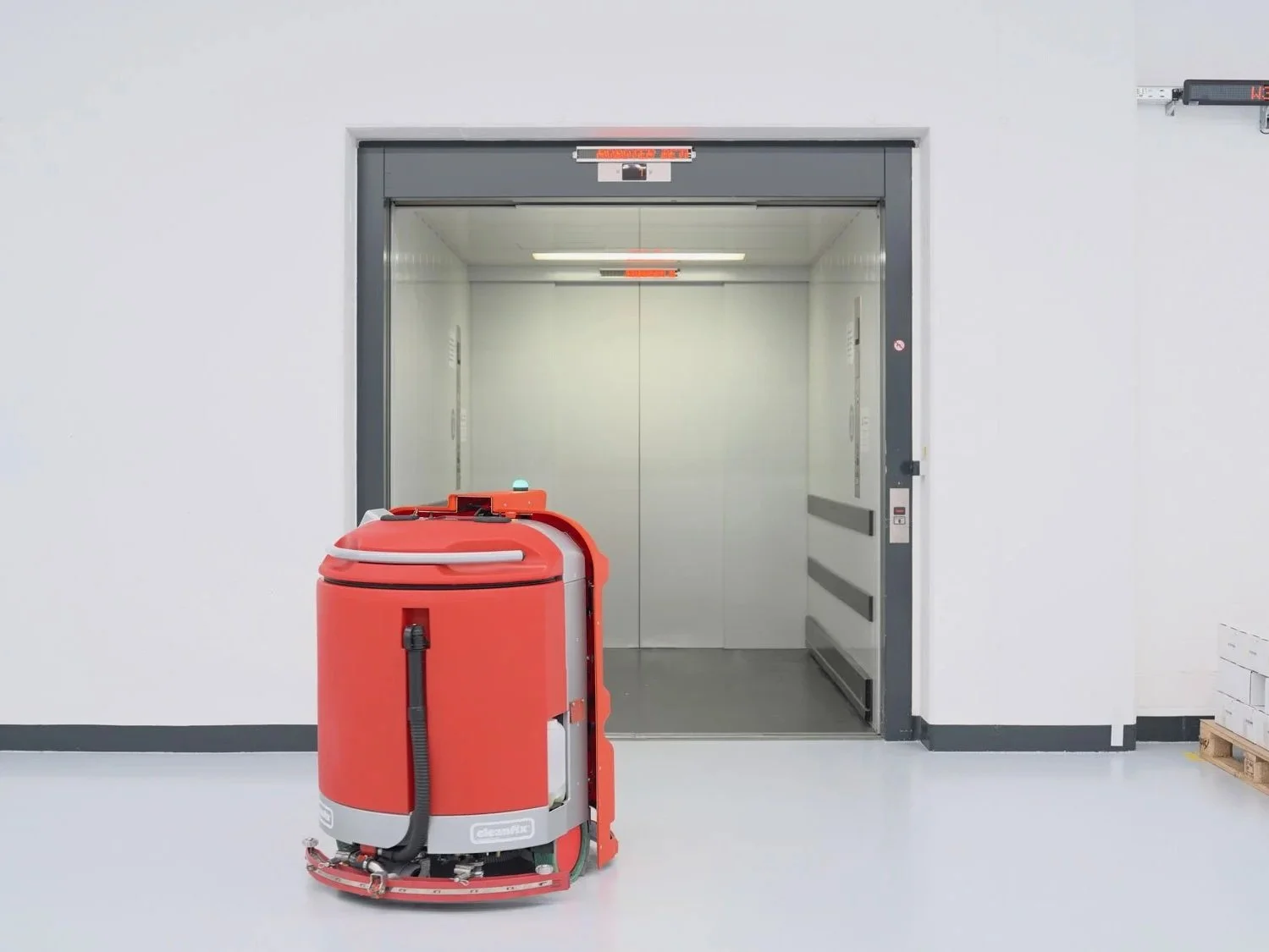 From Pilot to Rollout: Introducing Autonomous Floor Cleaning Without Disrupting Operations