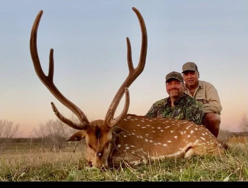 Velvet Axis Buck Deer Season Hunting Hunt Exotic Exotics.JPG